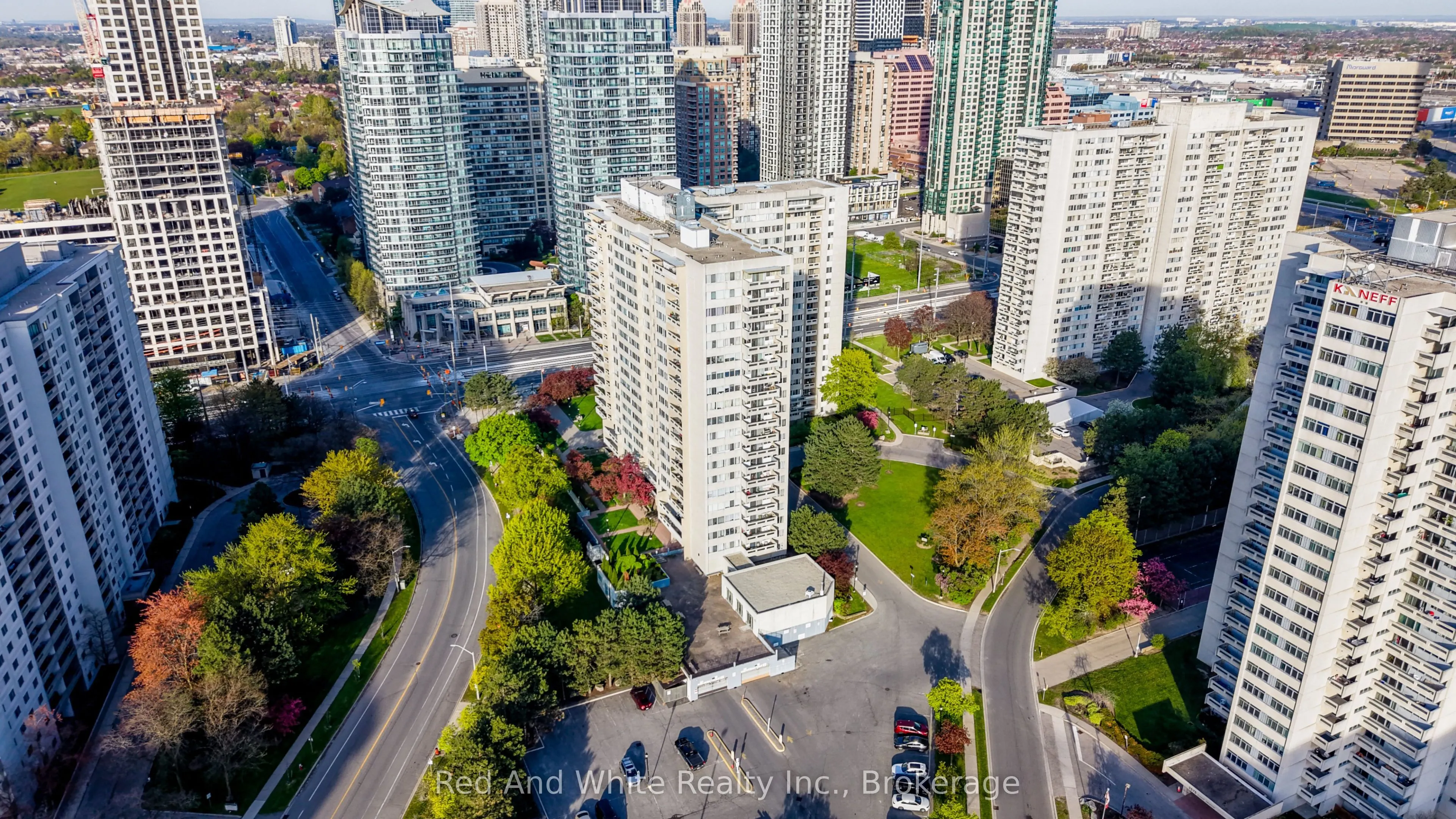 3590 Kaneff Crescent #2013