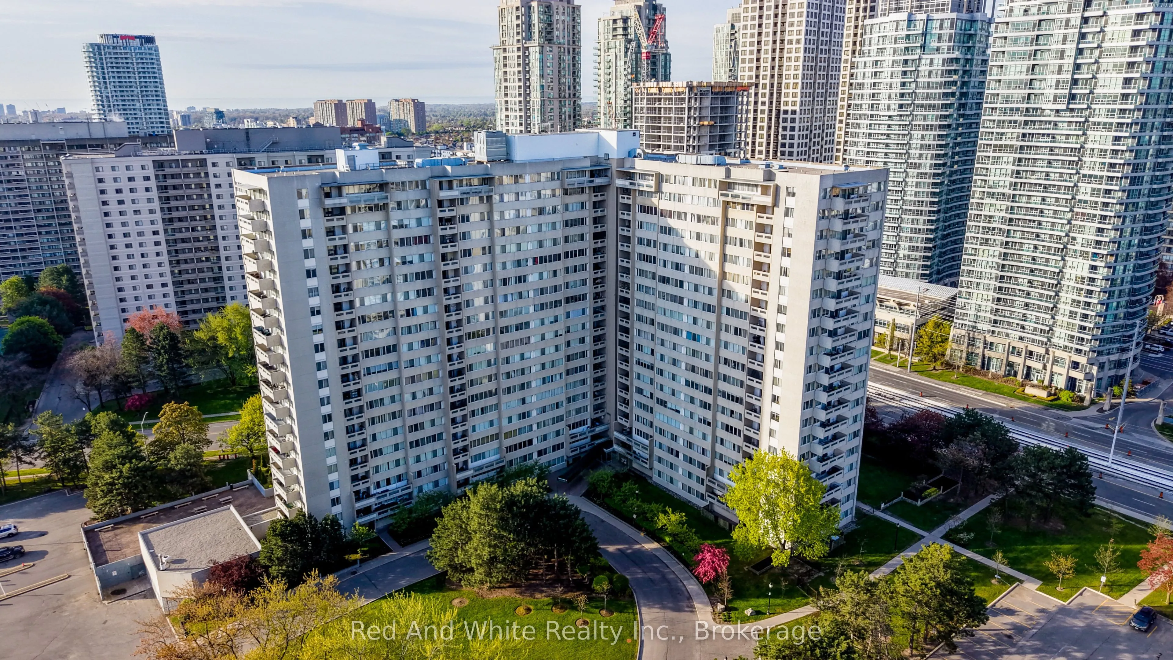 3590 Kaneff Crescent #2013