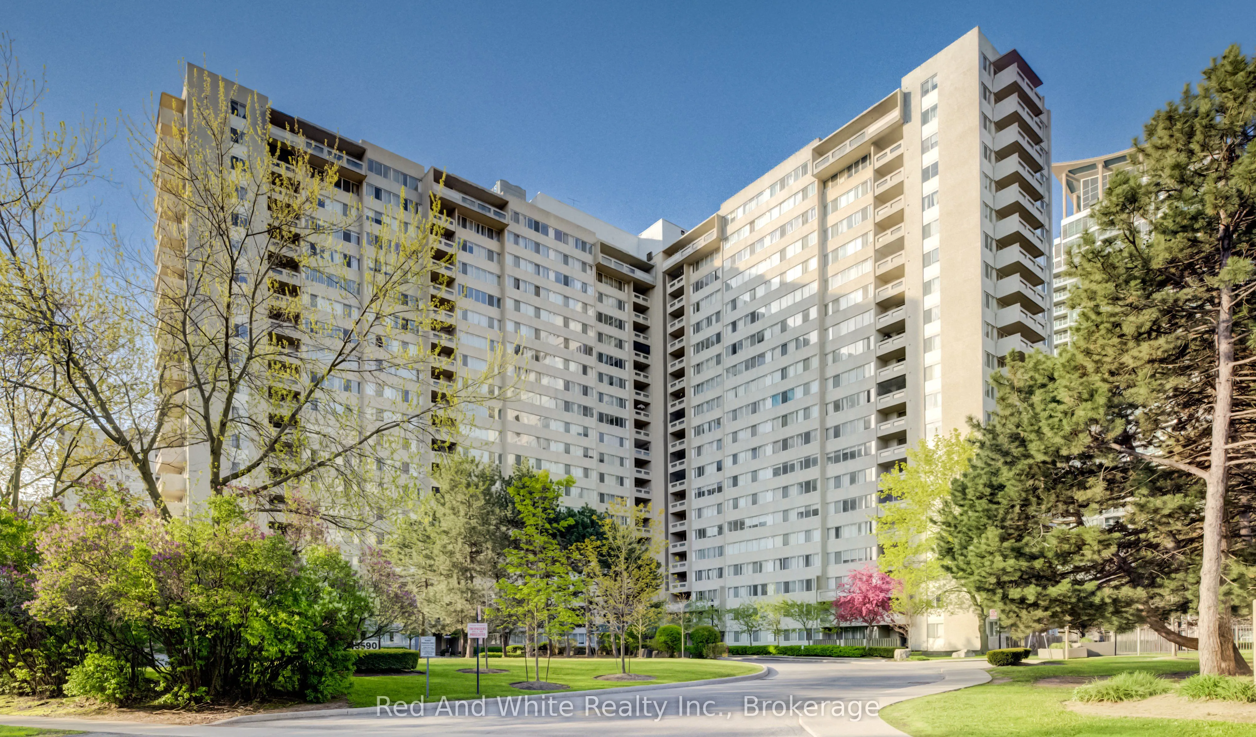 3590 Kaneff Crescent #2013