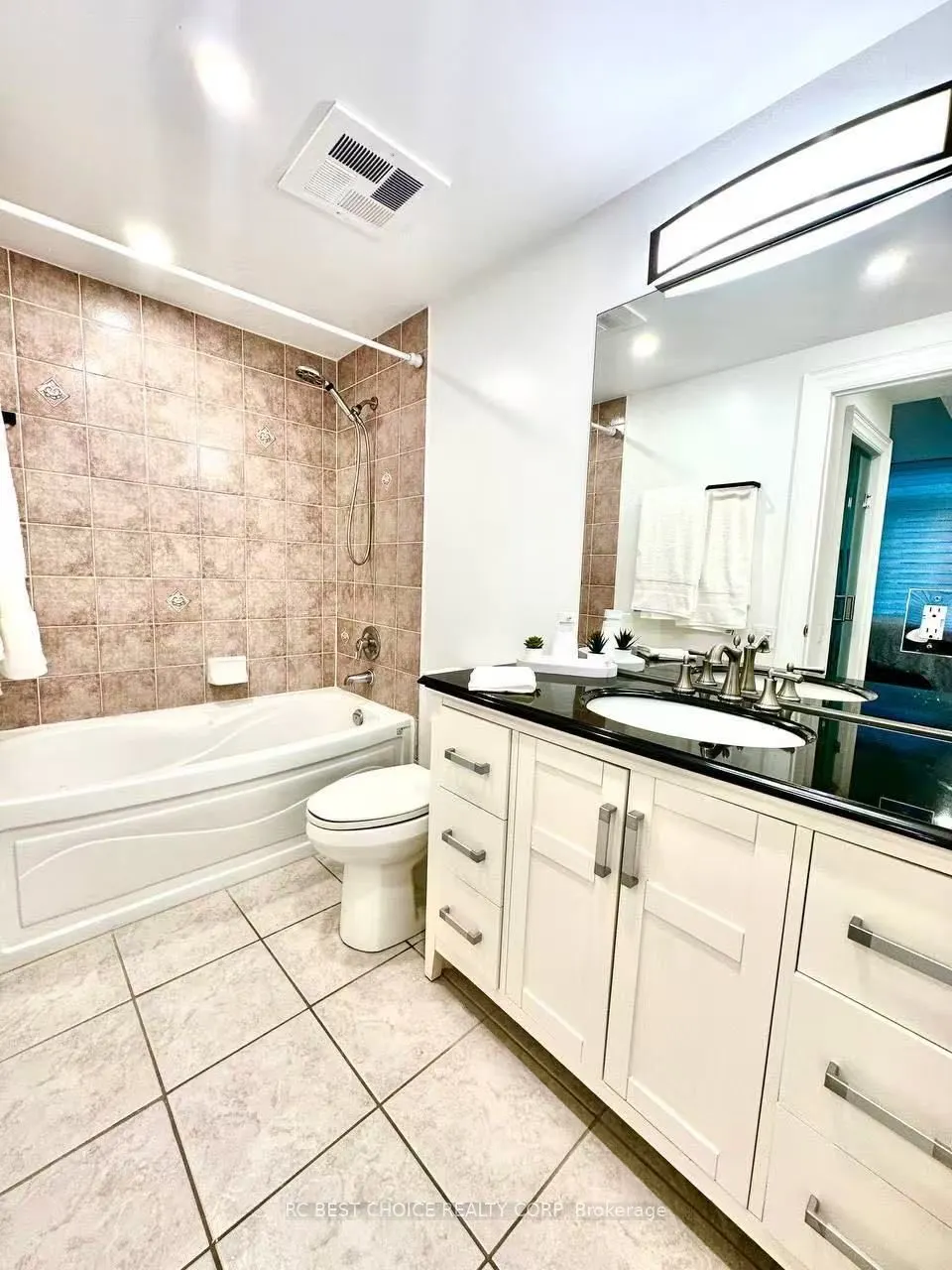 2067 Lake Shore Boulevard W #203