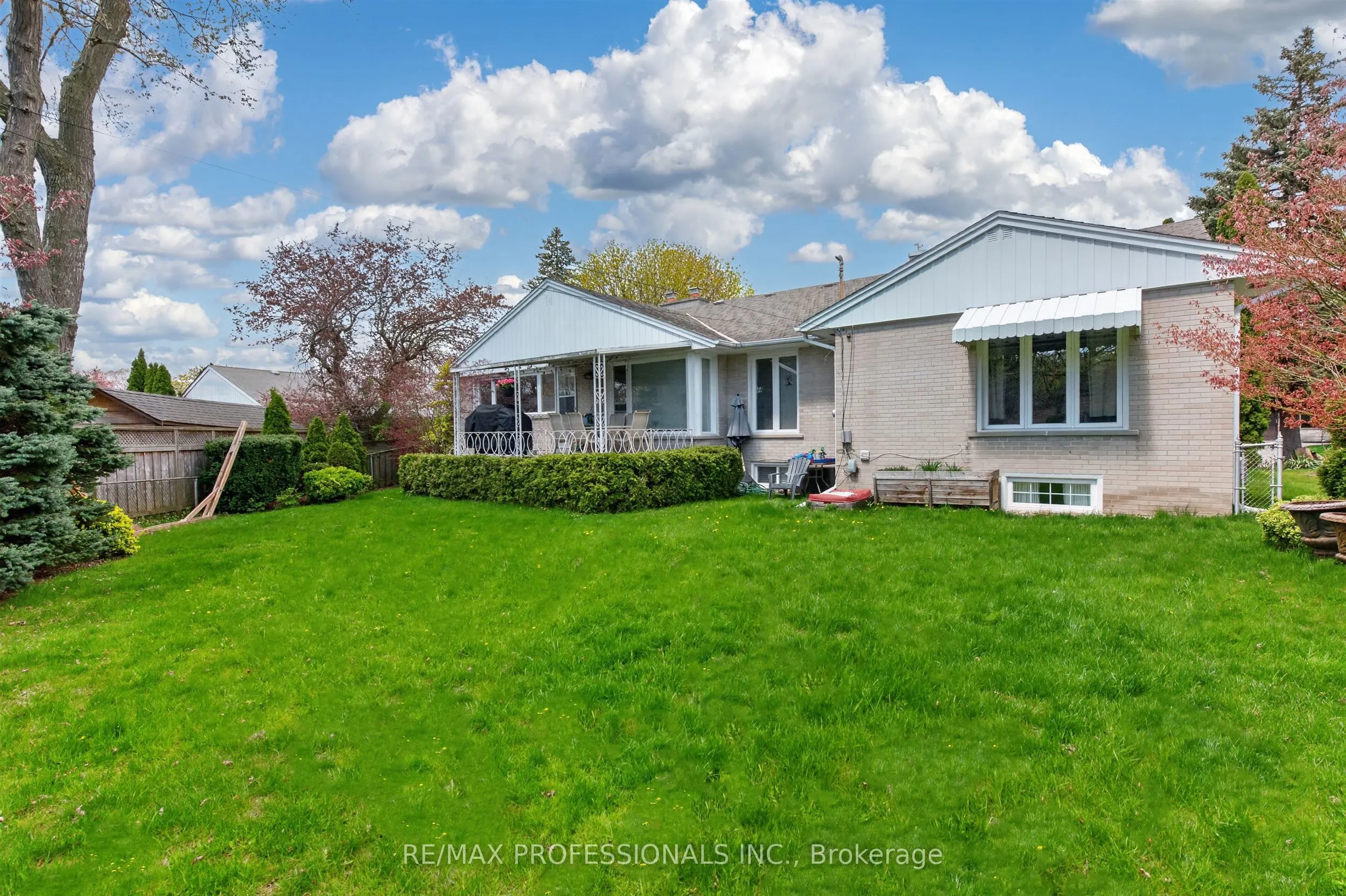 23 Ravensbourne Crescent