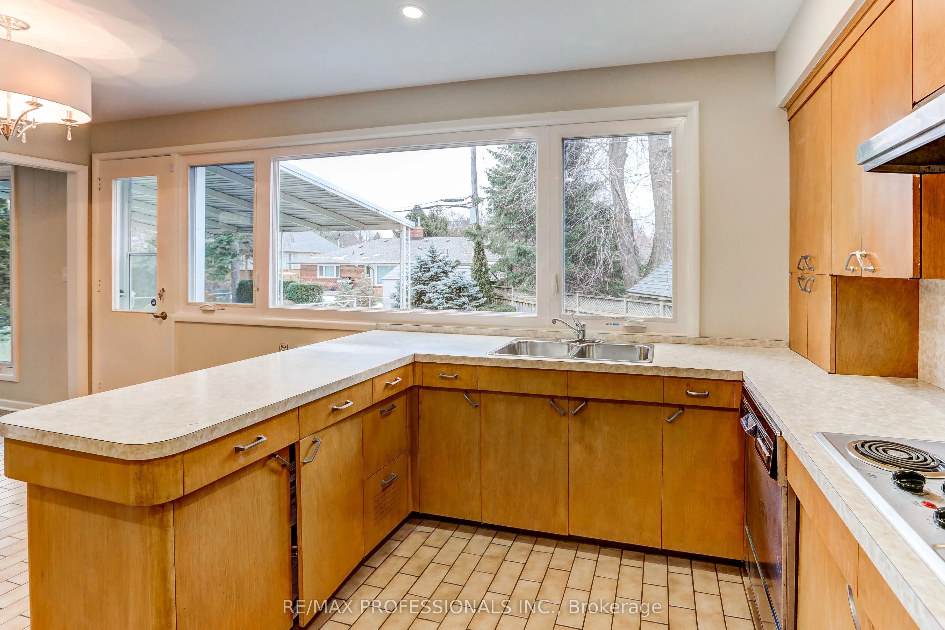 23 Ravensbourne Crescent