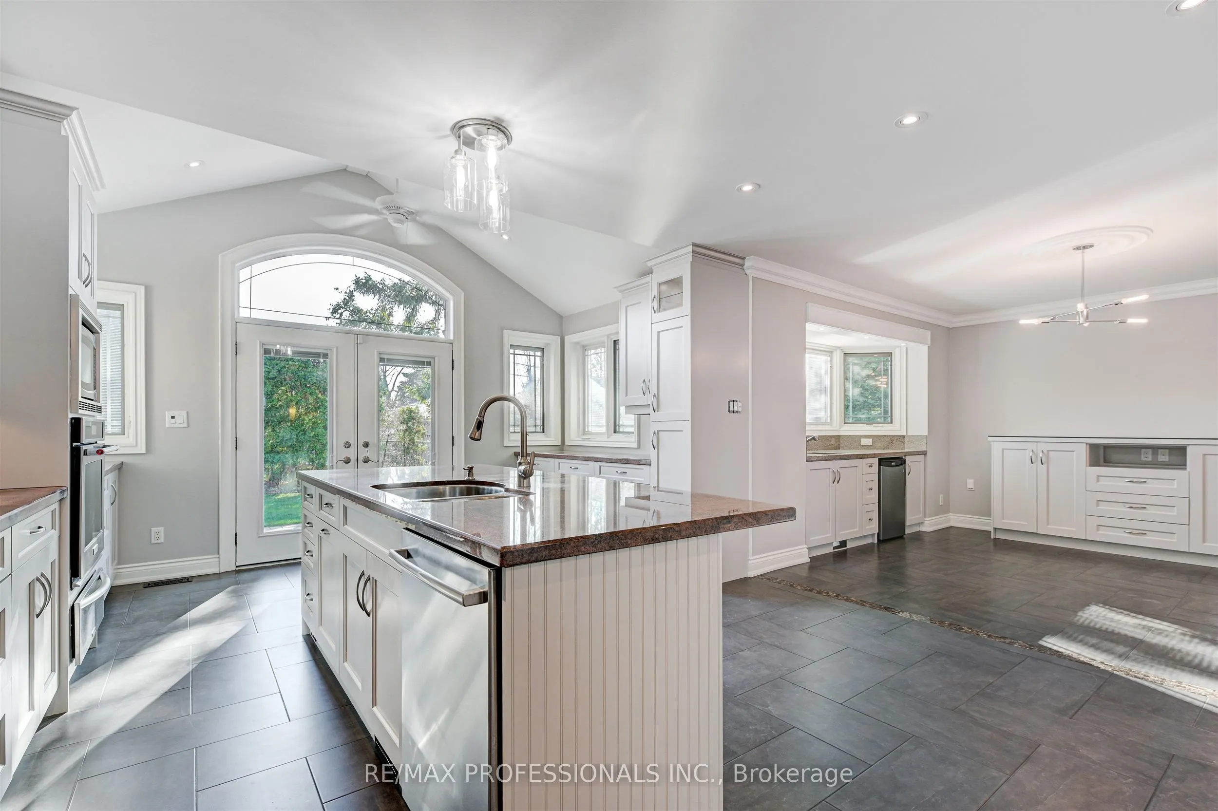 64 Ravensbourne Crescent
