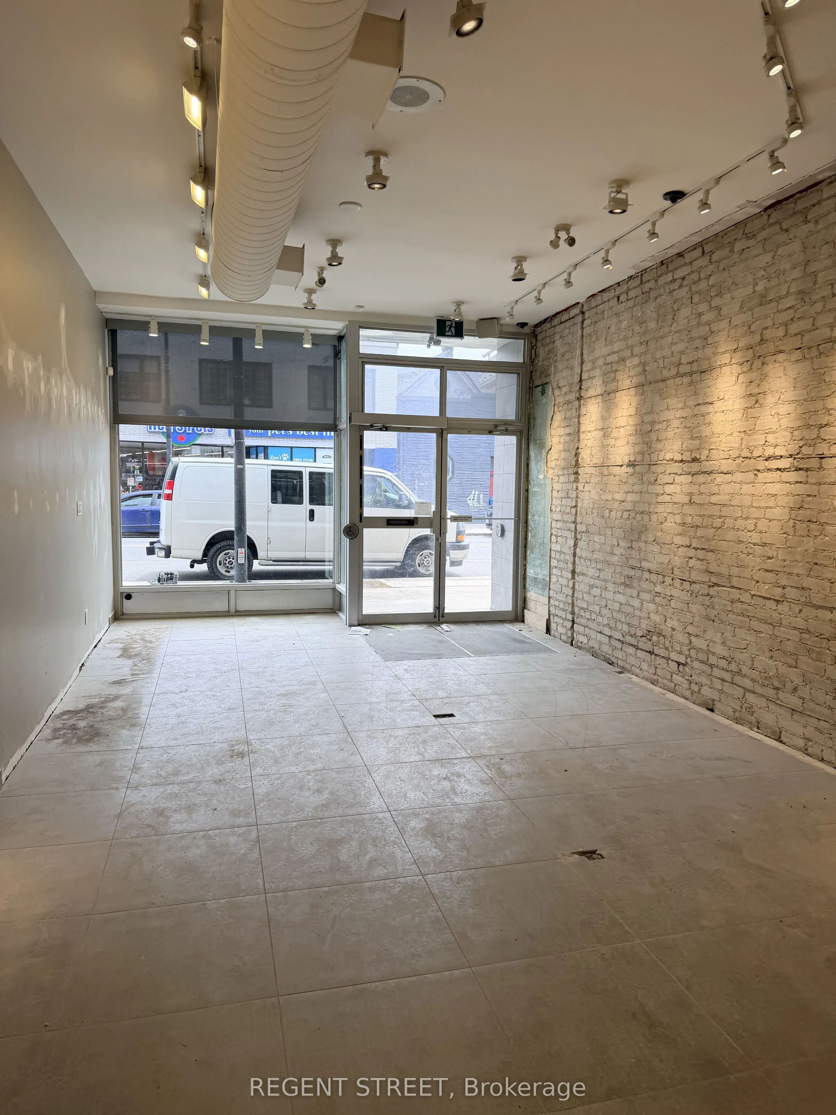 2994 Dundas Street W #Main