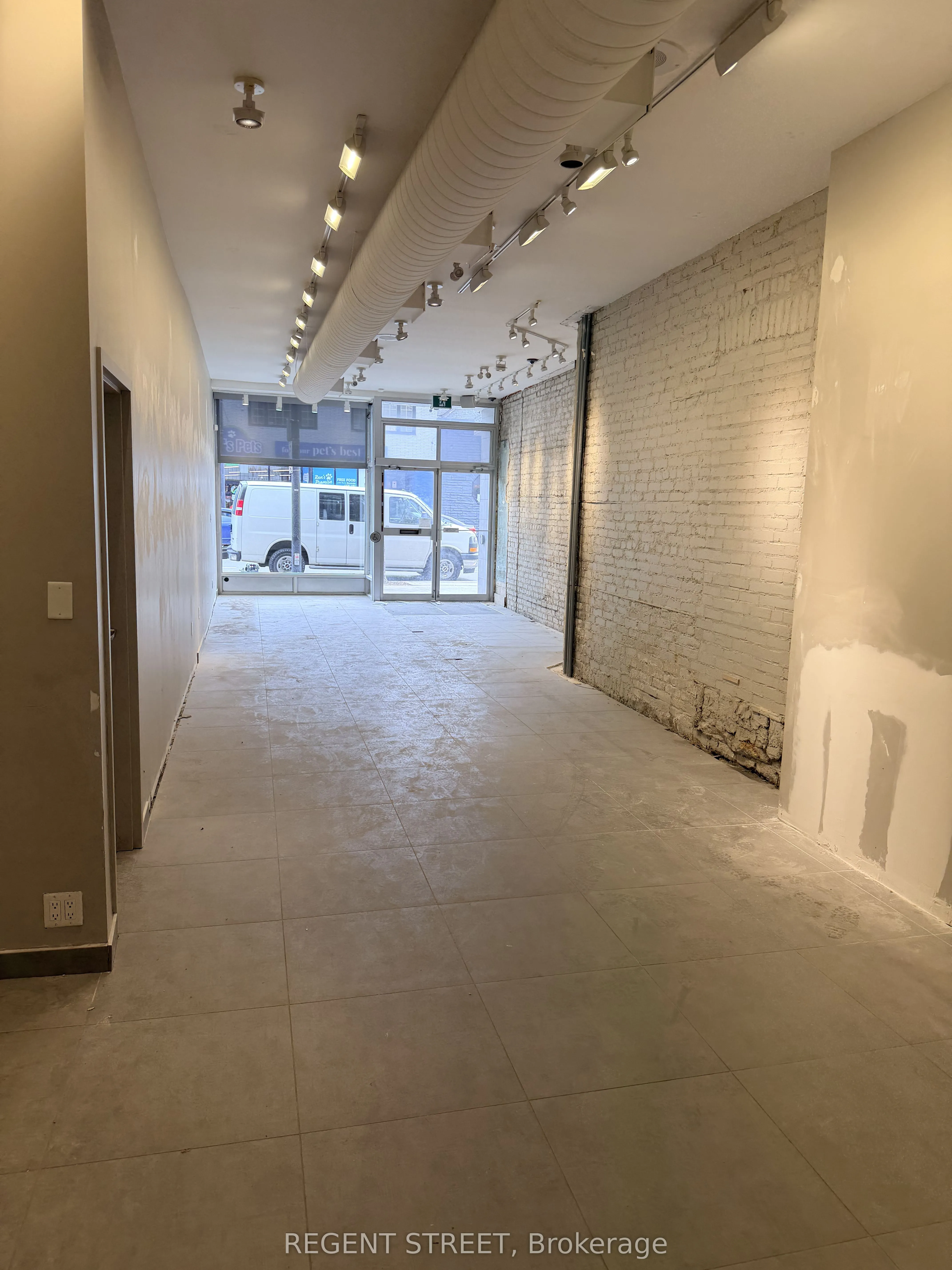 2994 Dundas Street W #Main
