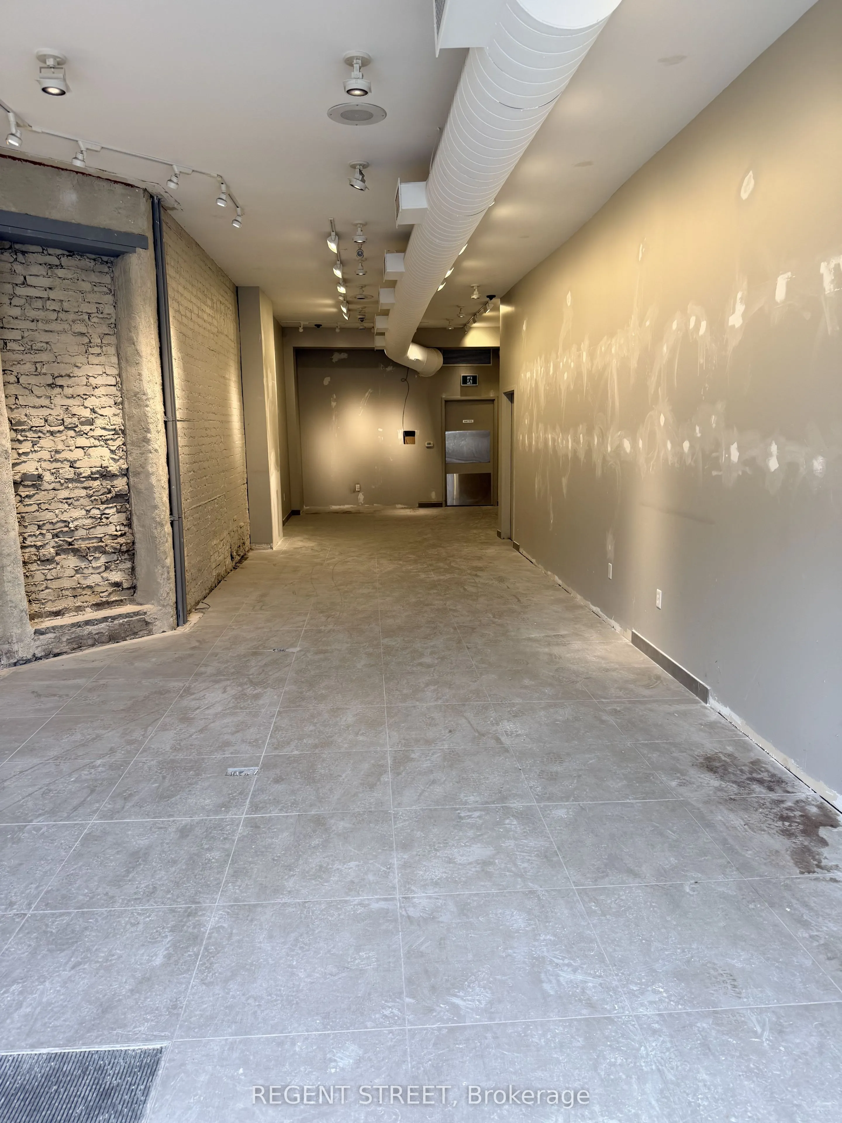 2994 Dundas Street W #Main