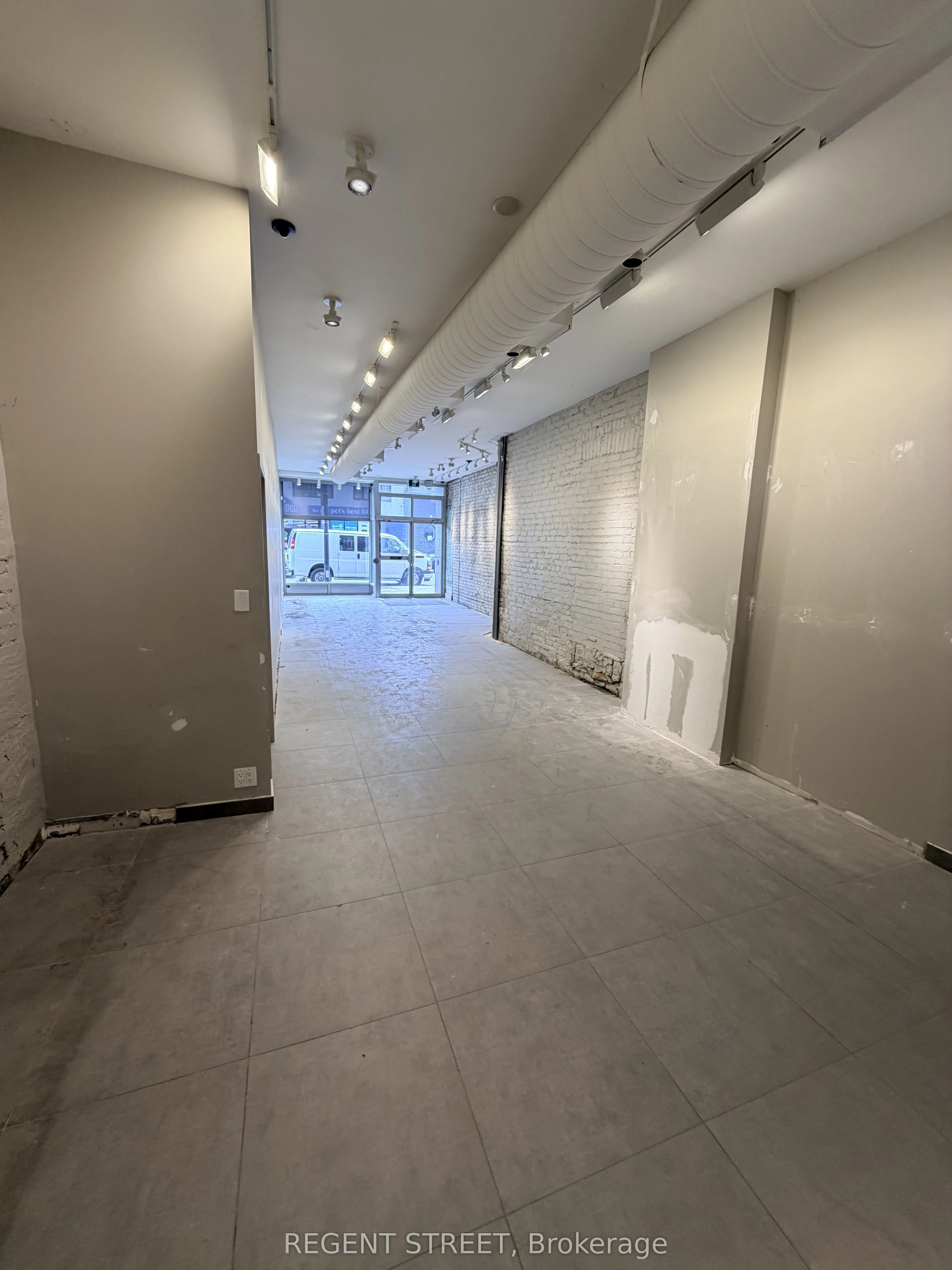 2994 Dundas Street W #Main