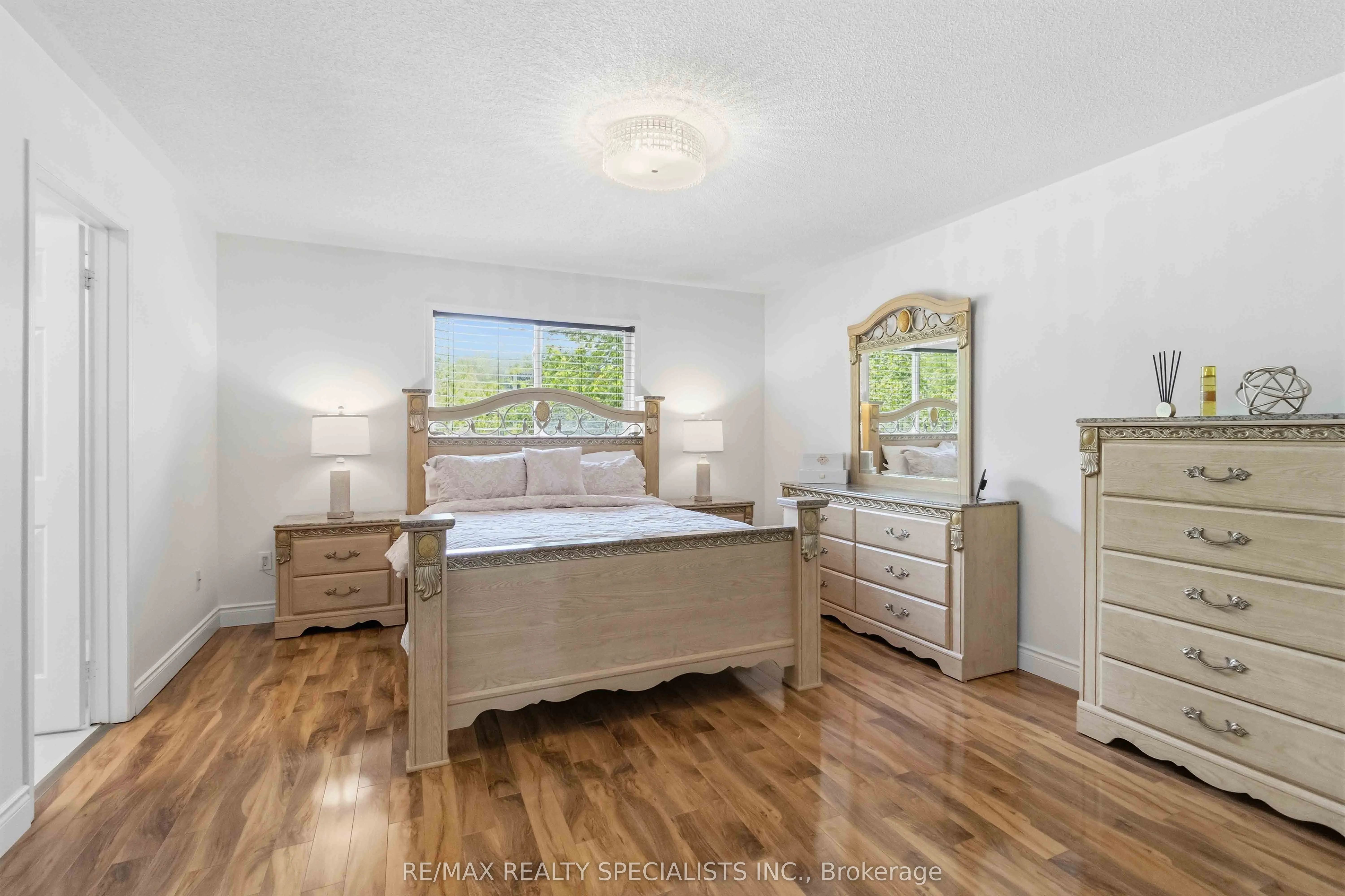 3850 Forest Bluff Crescent