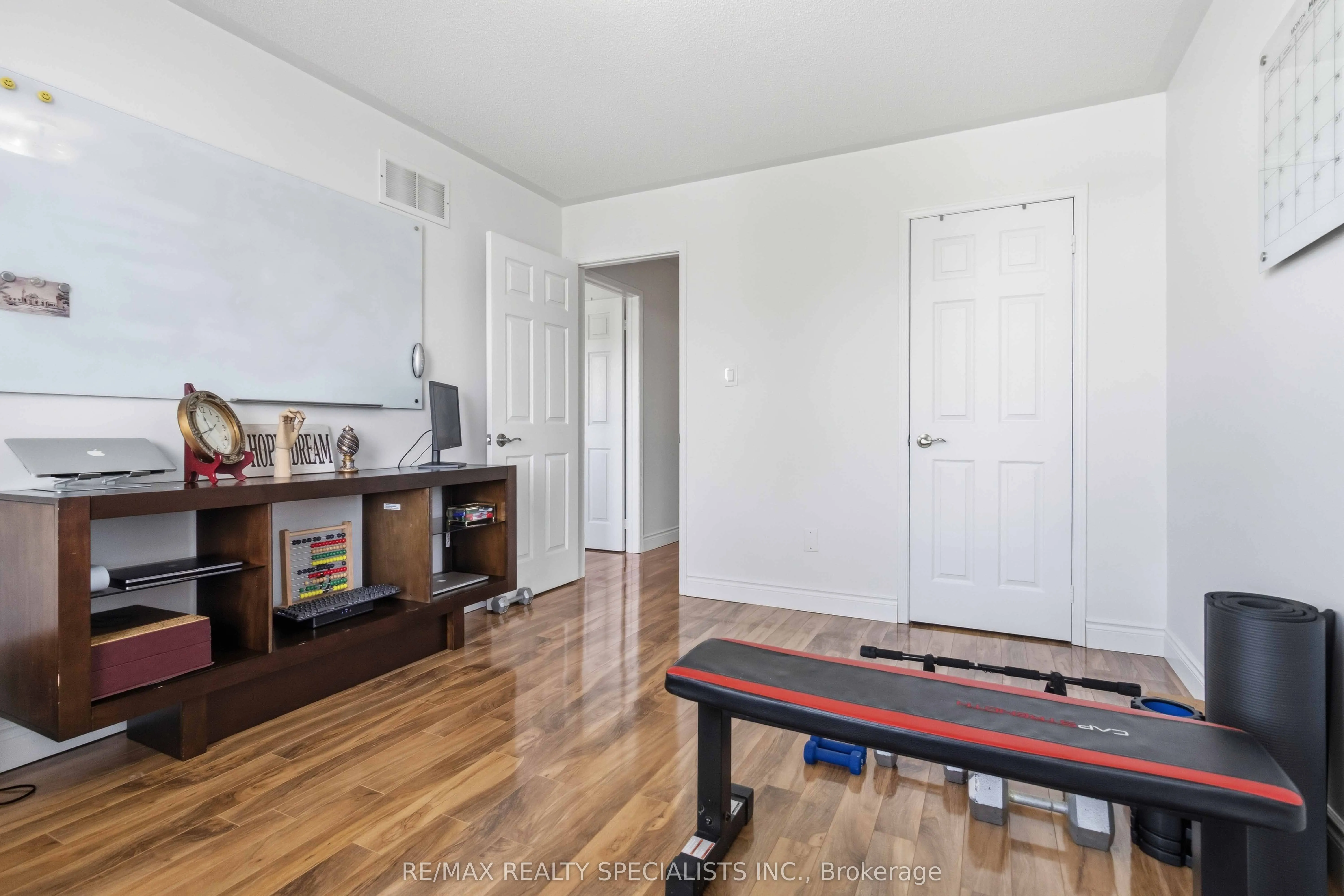 3850 Forest Bluff Crescent