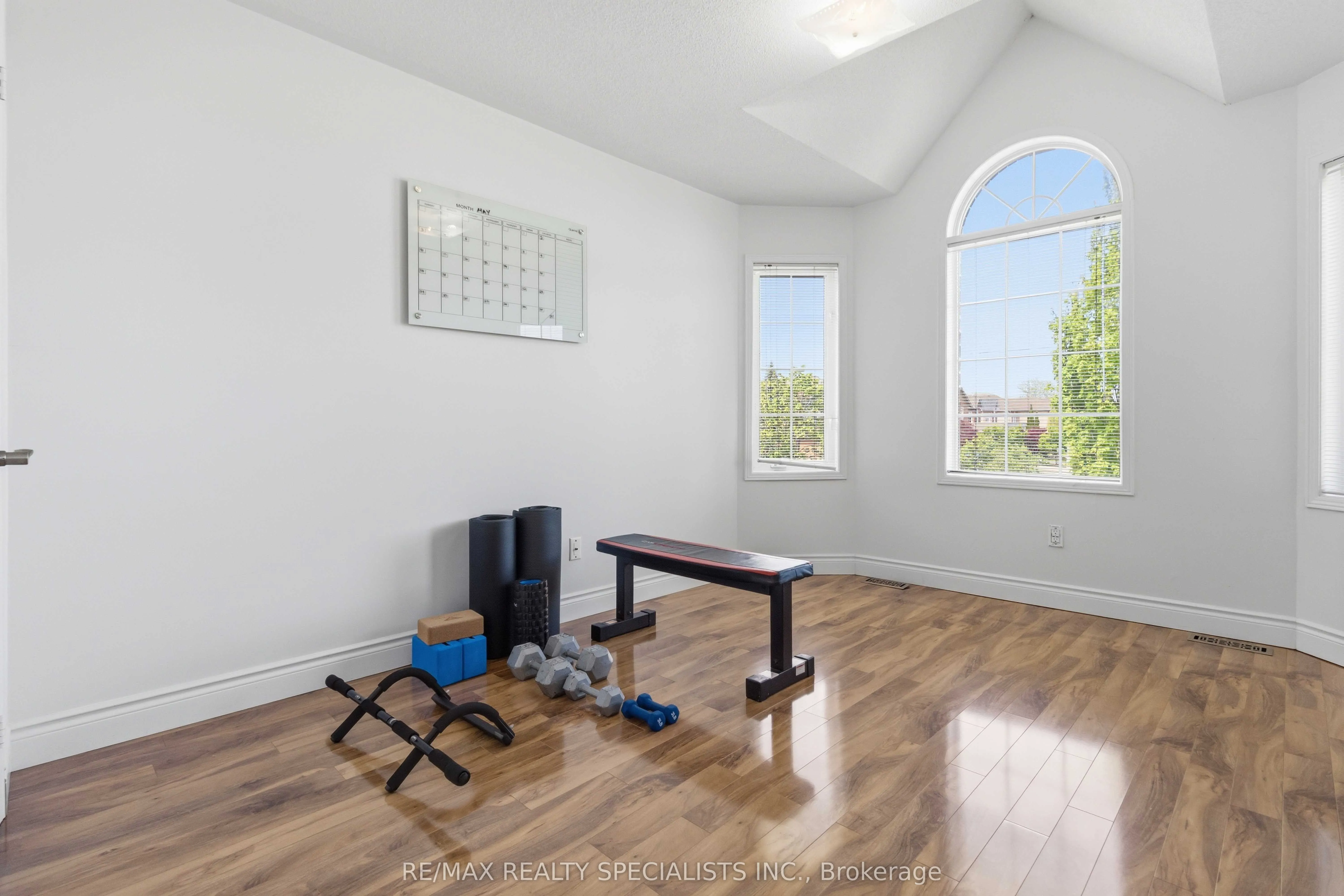 3850 Forest Bluff Crescent