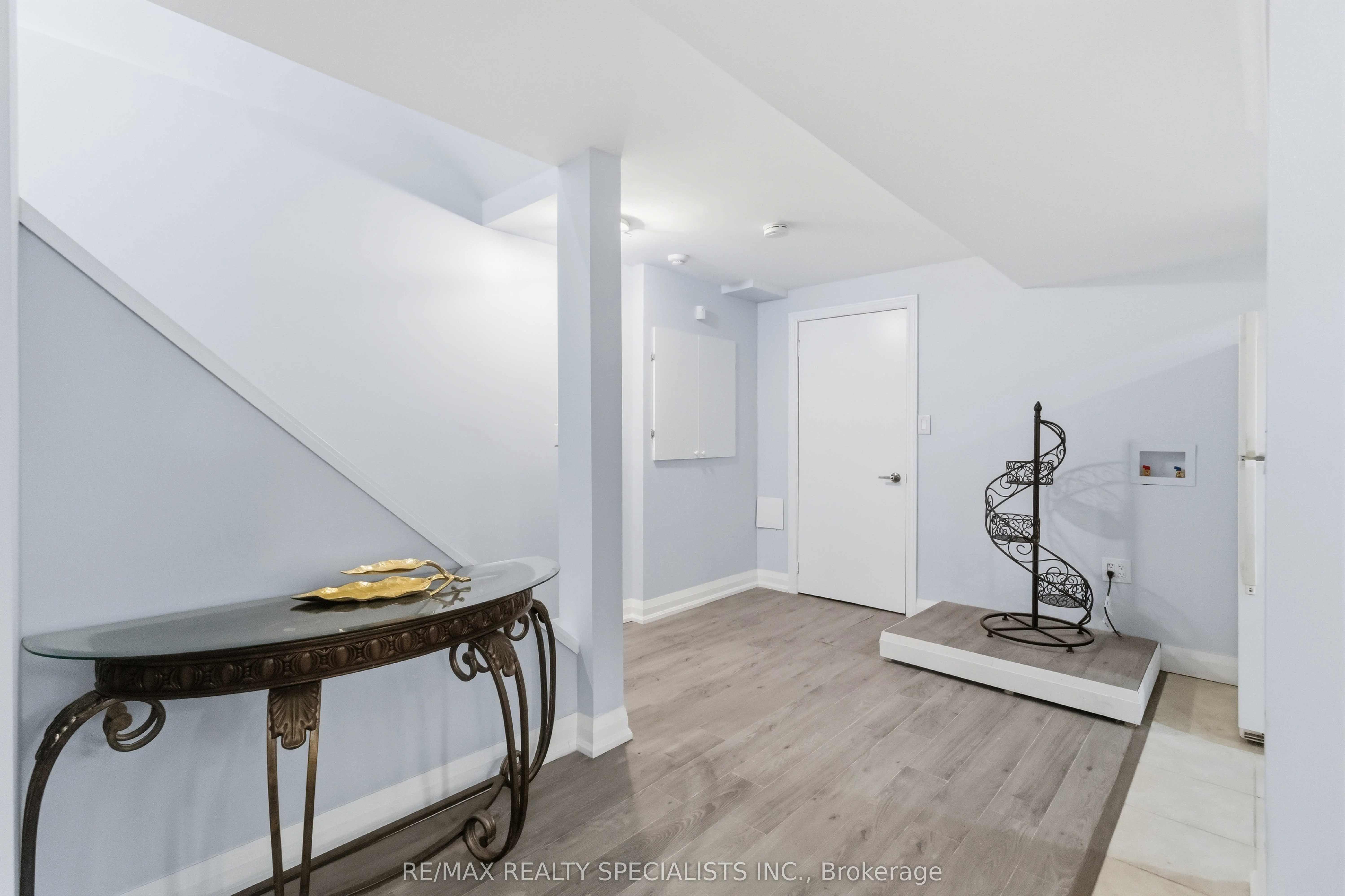 3850 Forest Bluff Crescent