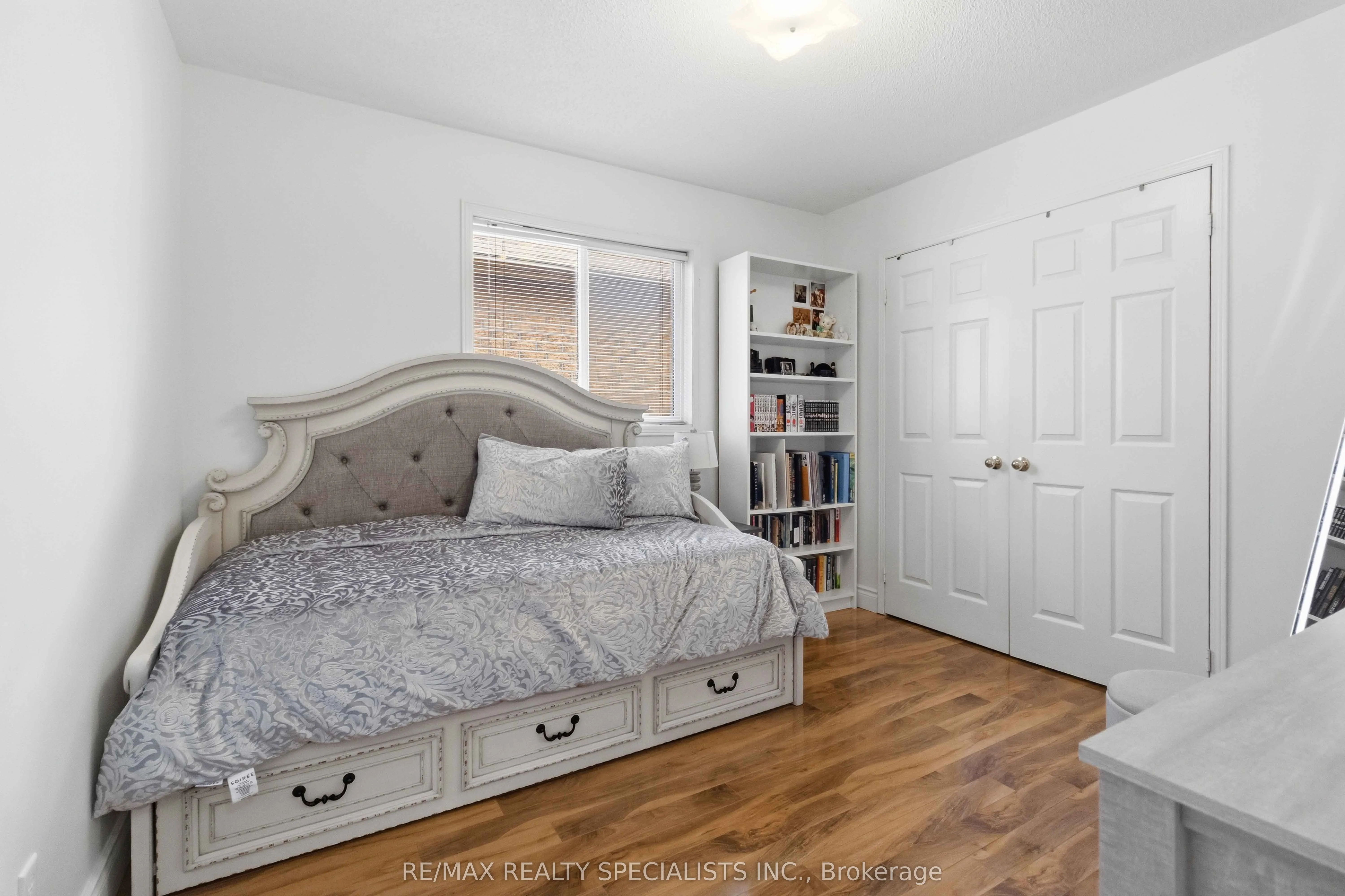 3850 Forest Bluff Crescent