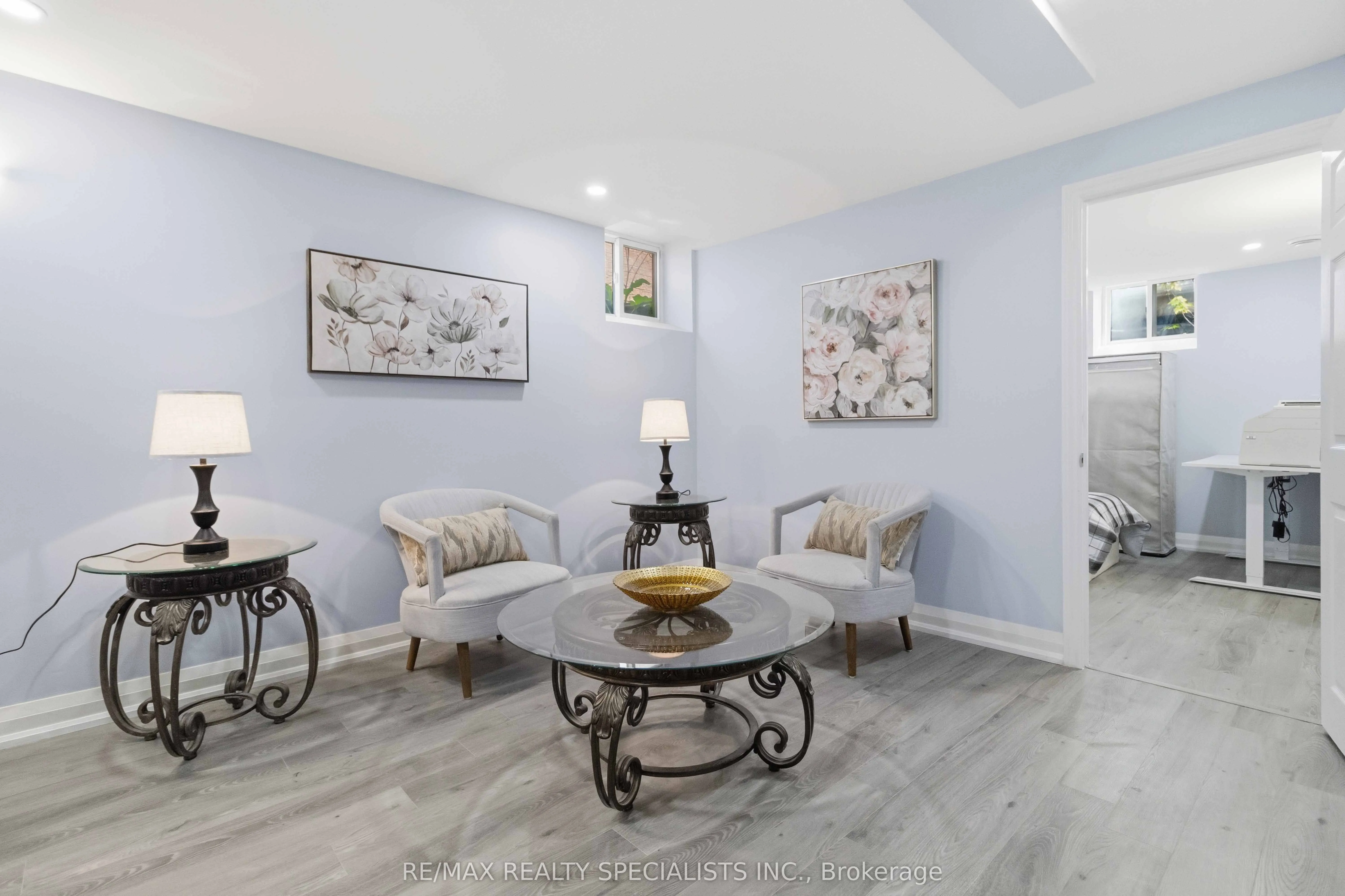 3850 Forest Bluff Crescent