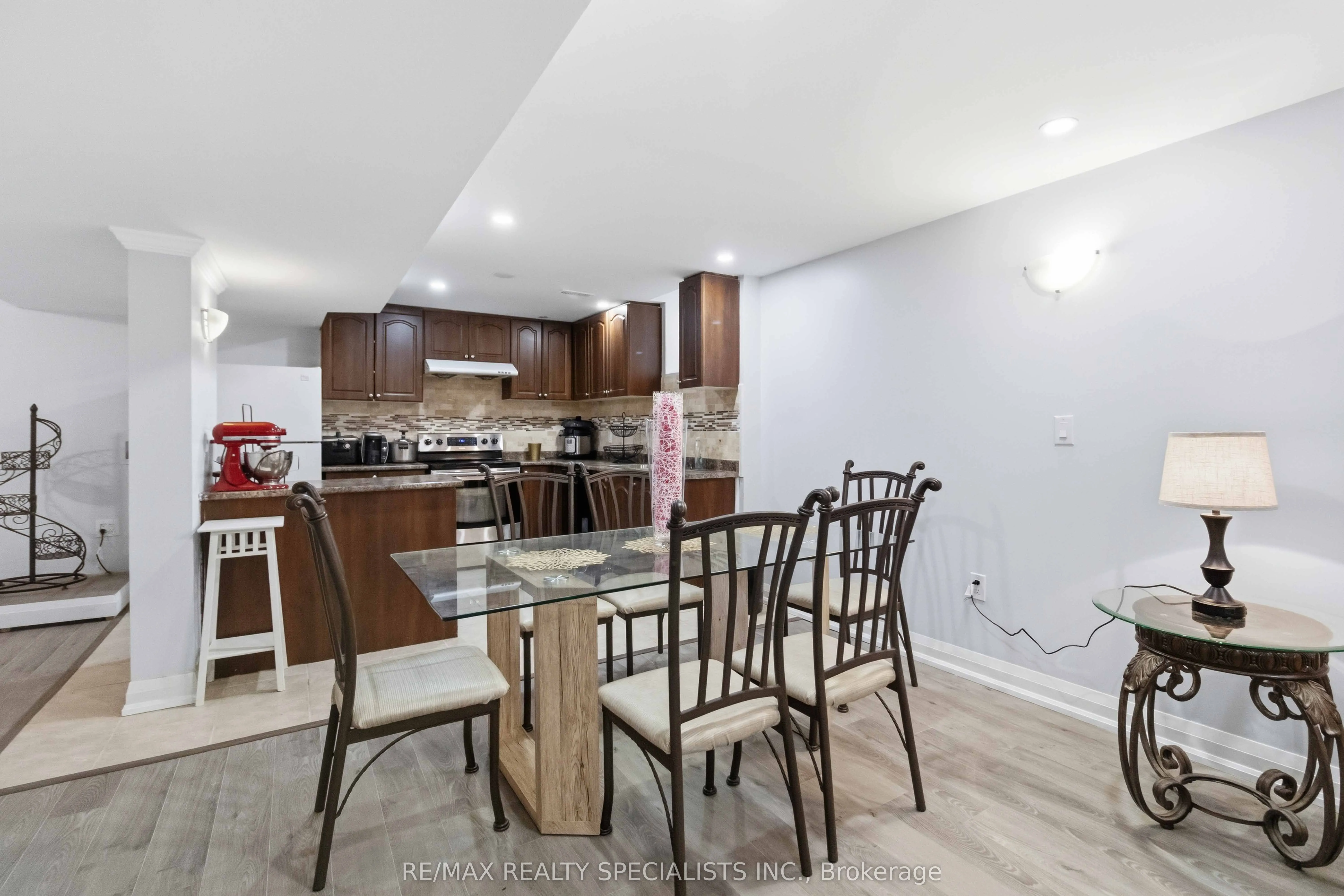 3850 Forest Bluff Crescent