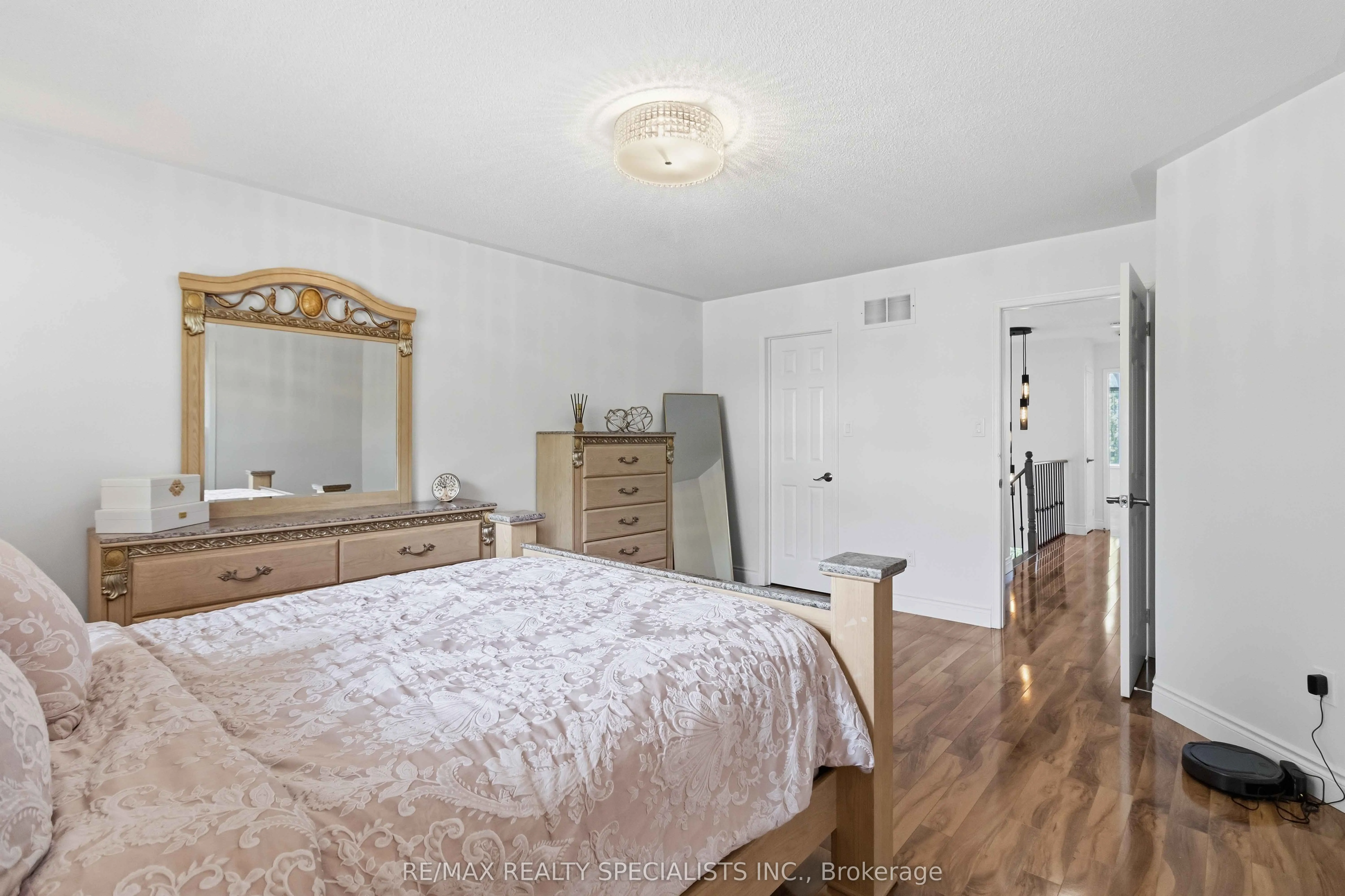 3850 Forest Bluff Crescent