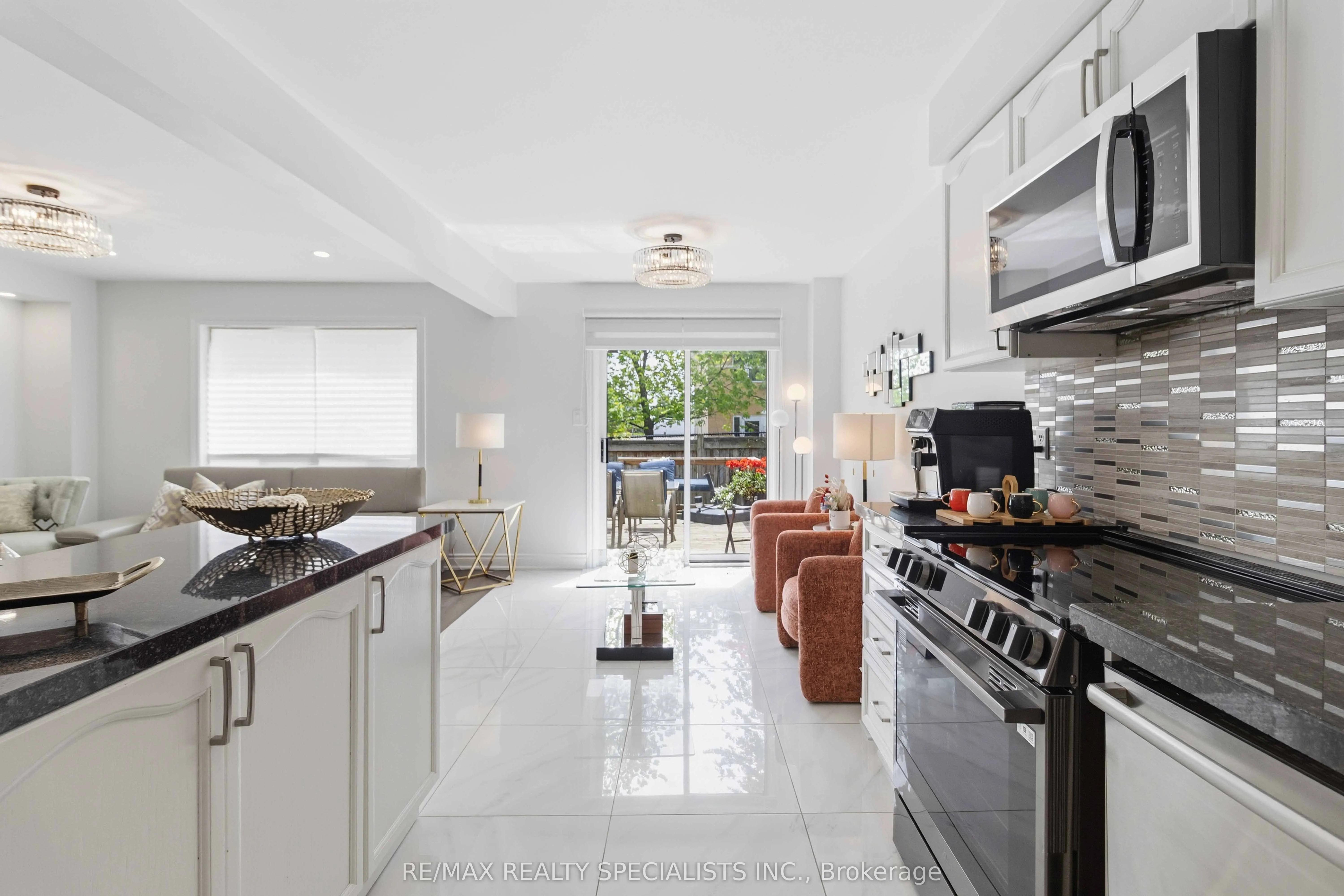 3850 Forest Bluff Crescent