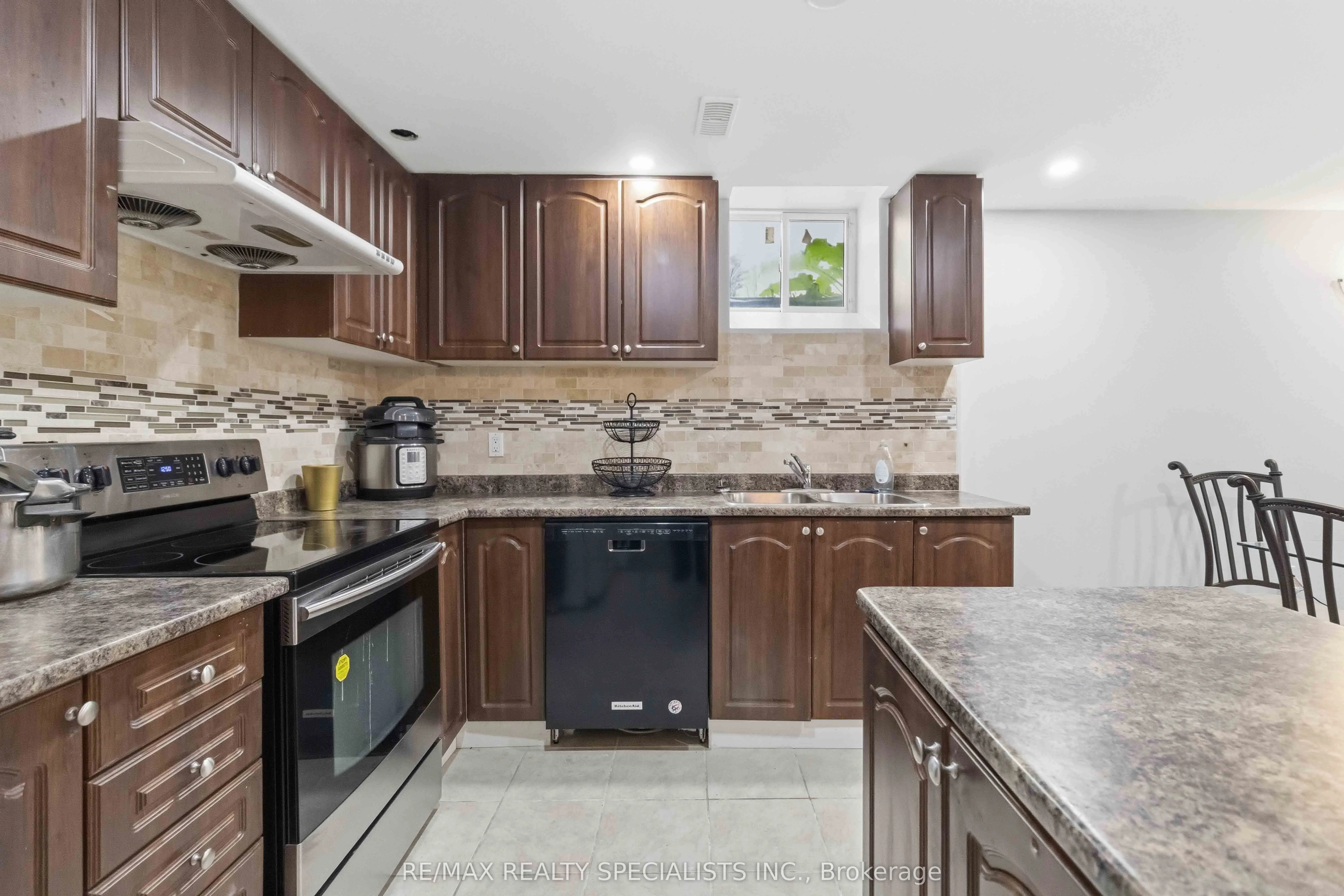3850 Forest Bluff Crescent