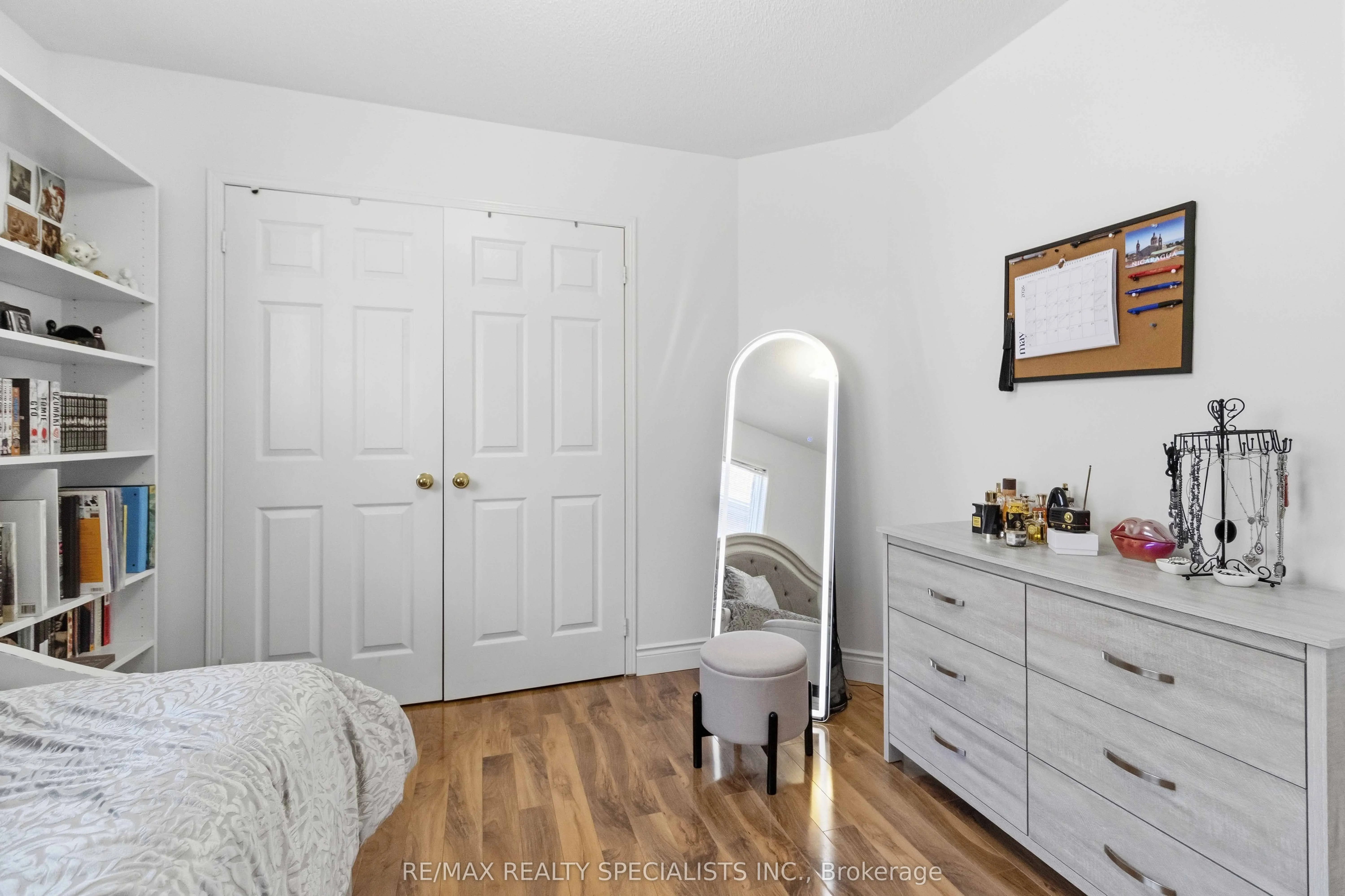 3850 Forest Bluff Crescent