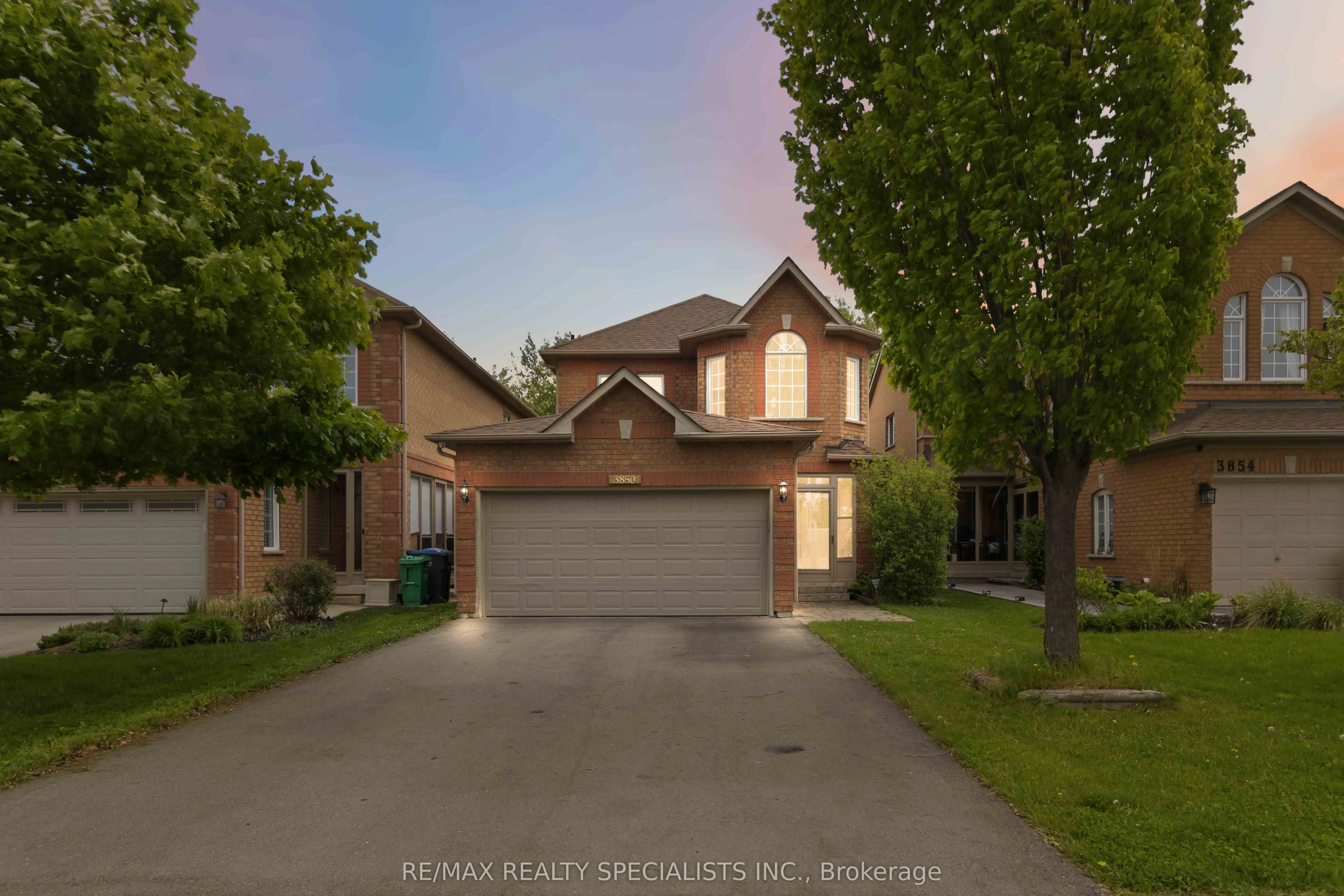 3850 Forest Bluff Crescent