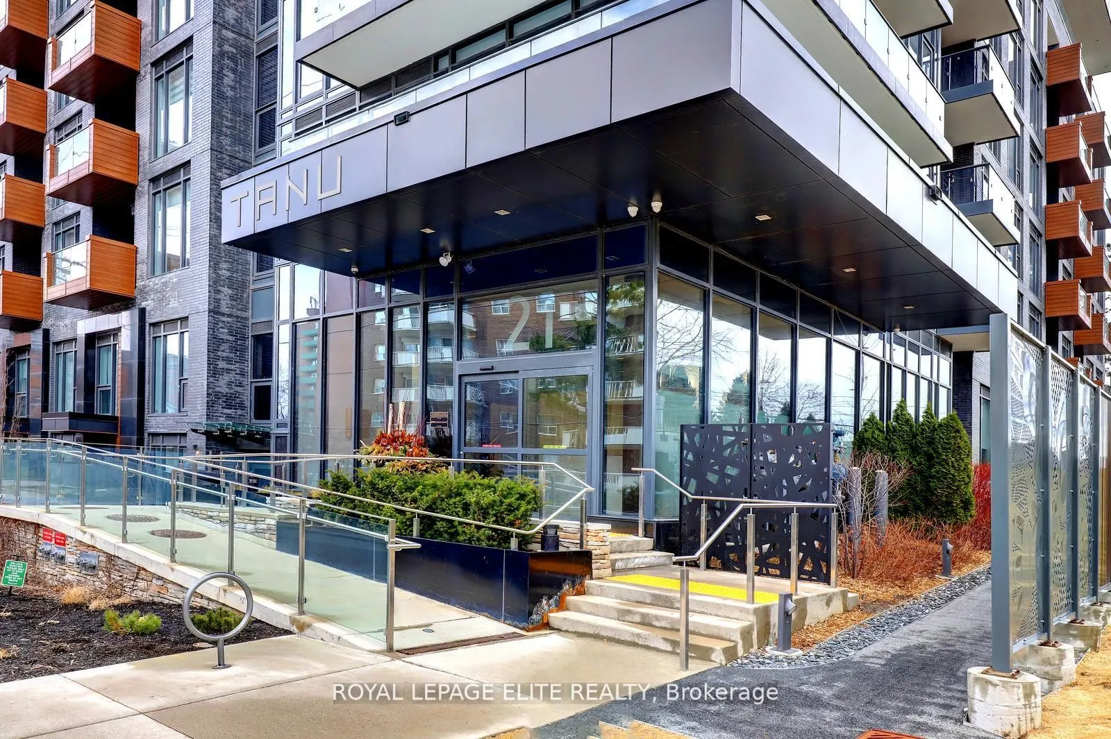 21 Park Street E #318