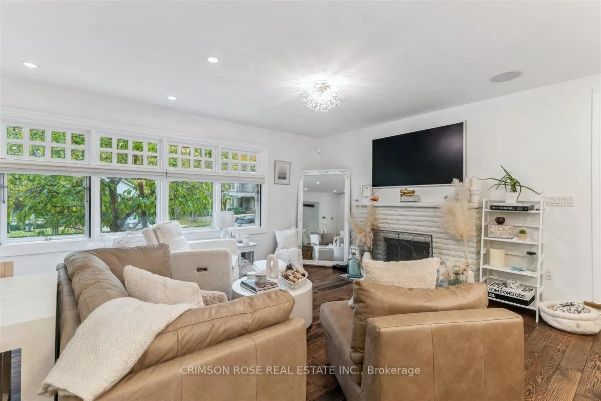 89 Holyrood Avenue