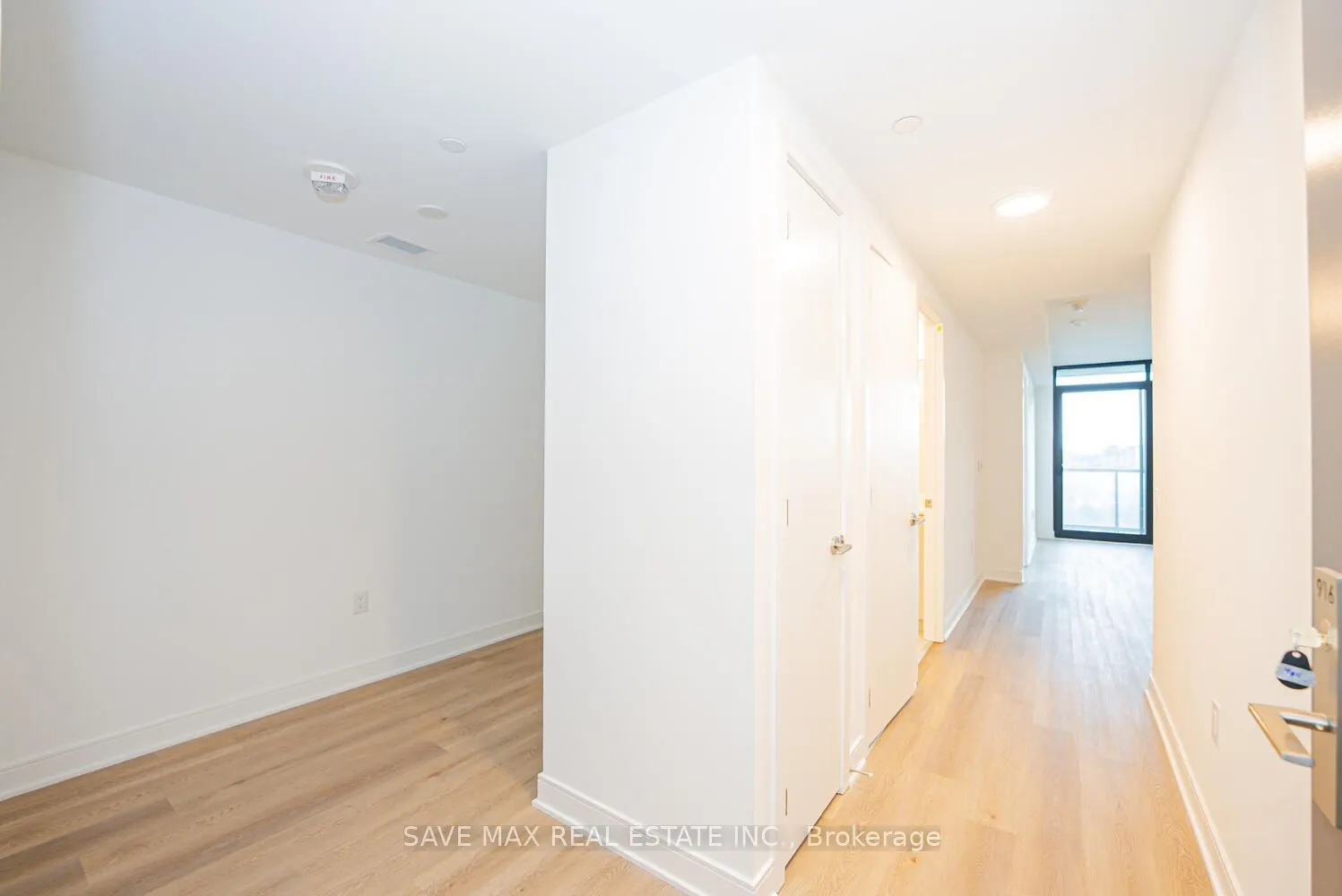 86 Dundas Street E #916
