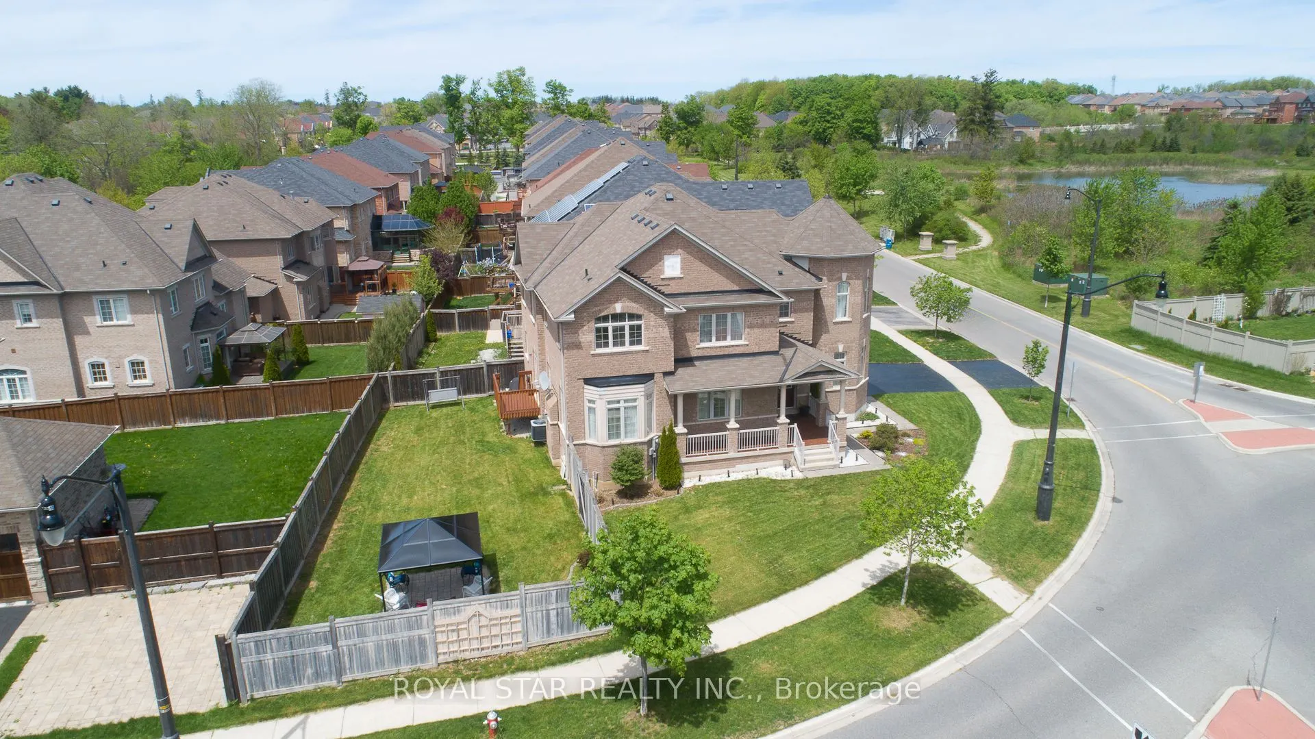 4 Berkwood Hollow