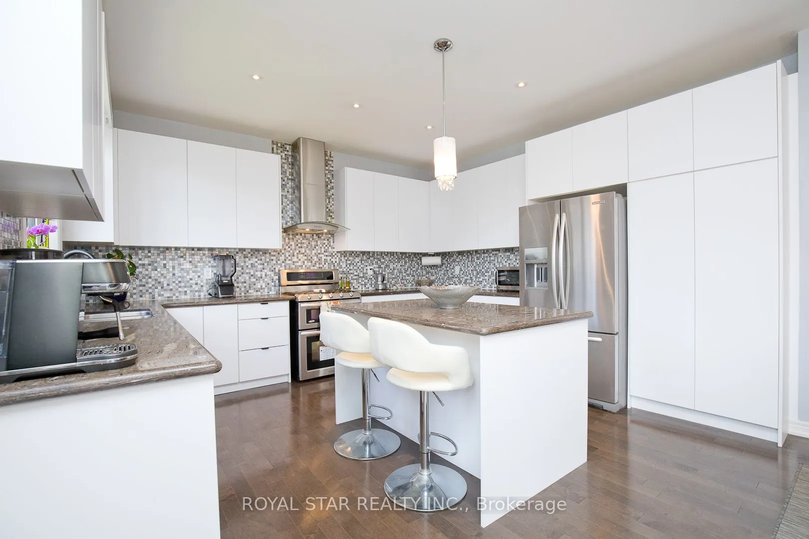 4 Berkwood Hollow