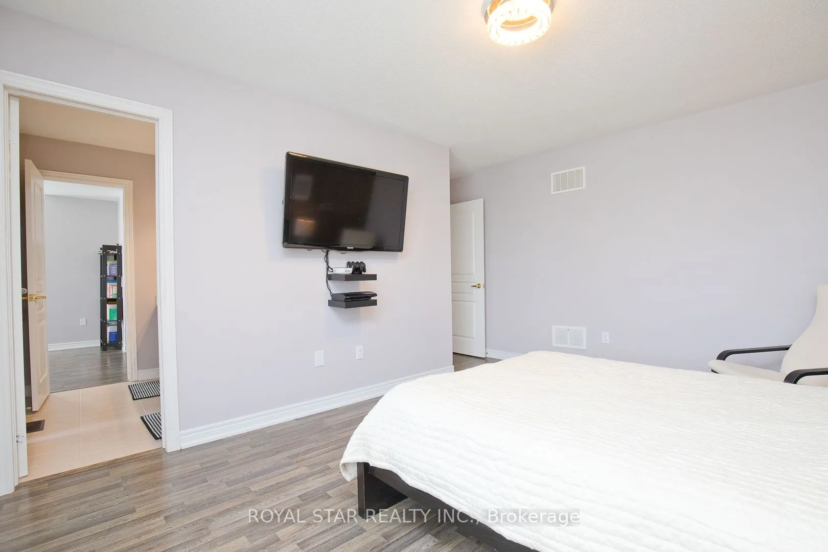 4 Berkwood Hollow