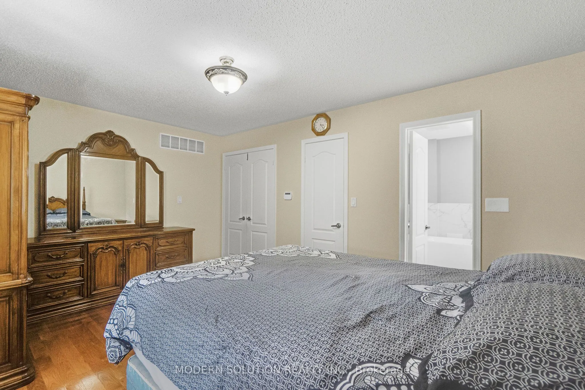 6431 Tenth Line W