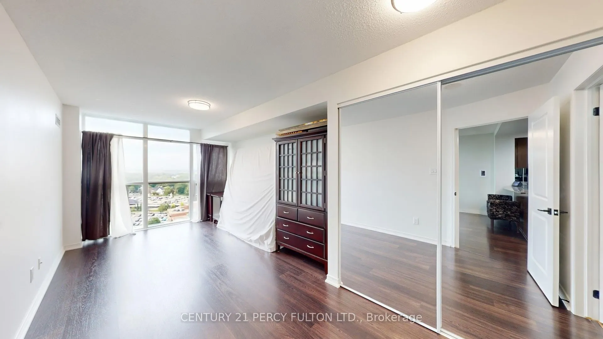 9 George Street N #1612