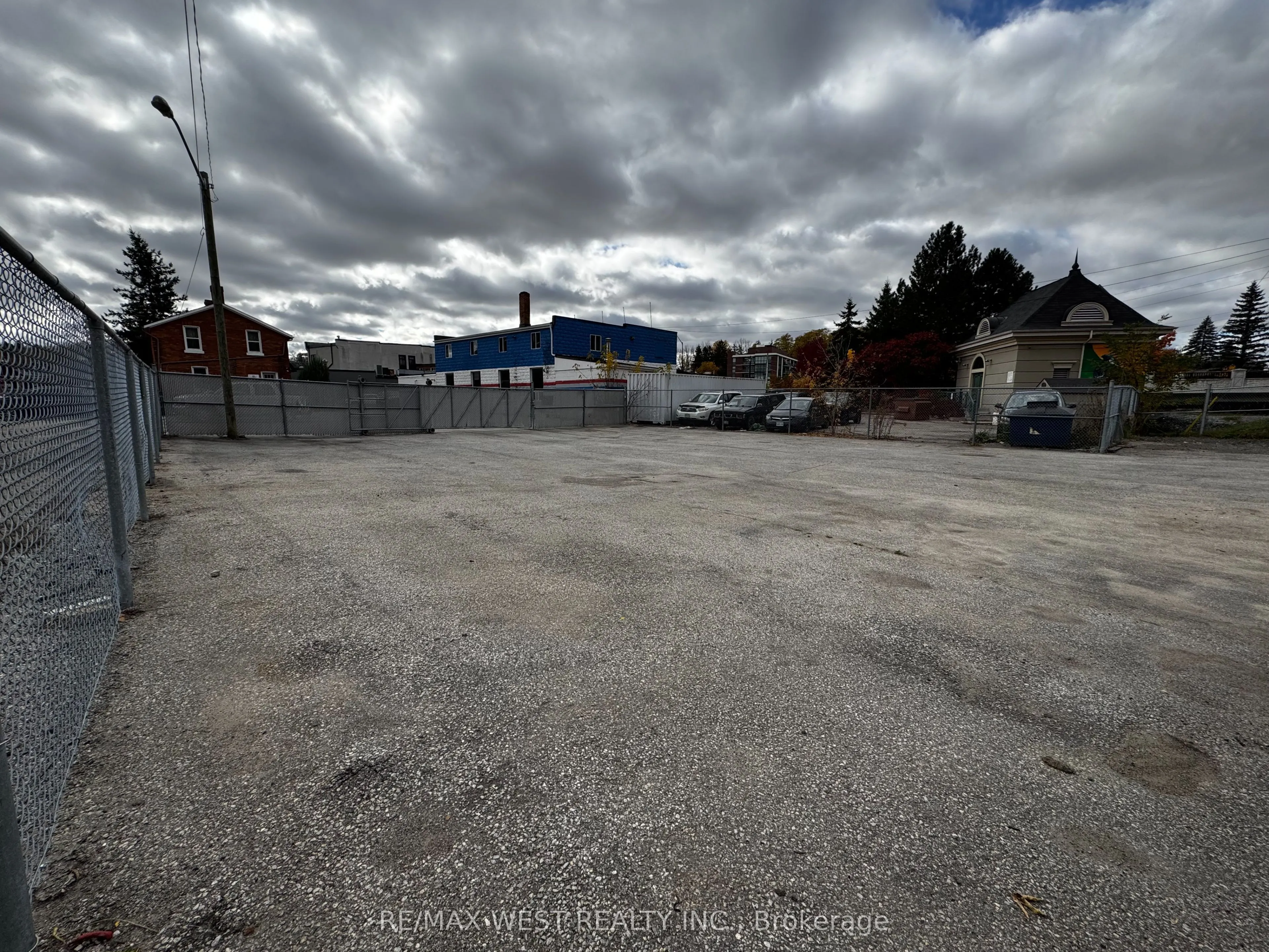 15 Mill Street N