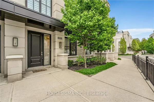 Condo in Mineola
