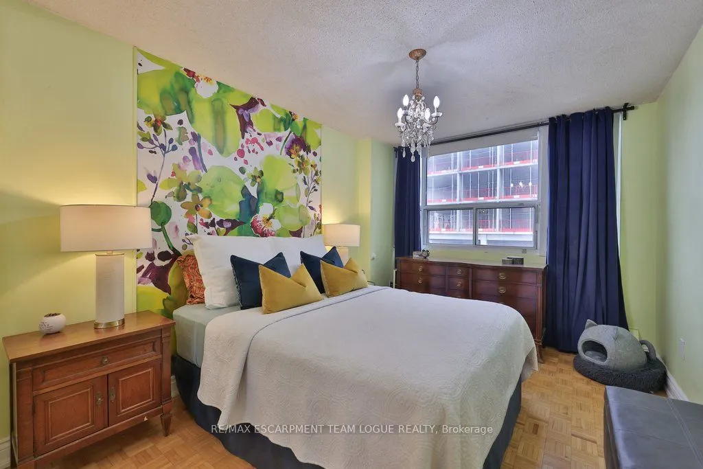 2263 Marine Drive #301