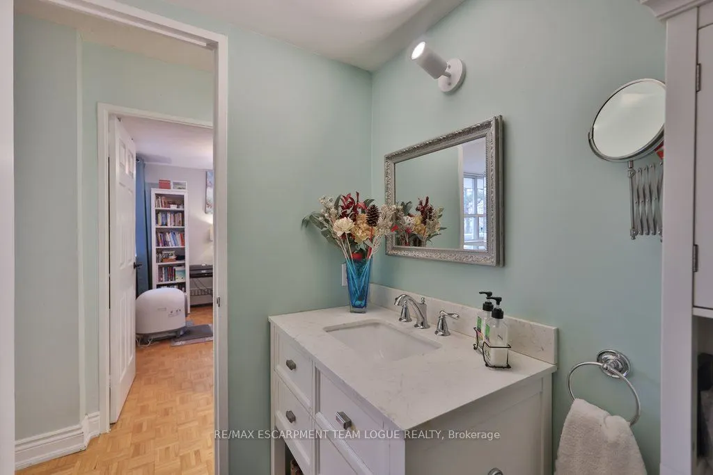 2263 Marine Drive #301