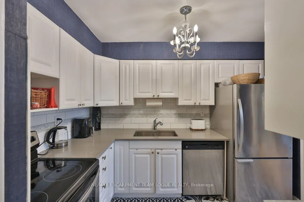 2263 Marine Drive #301