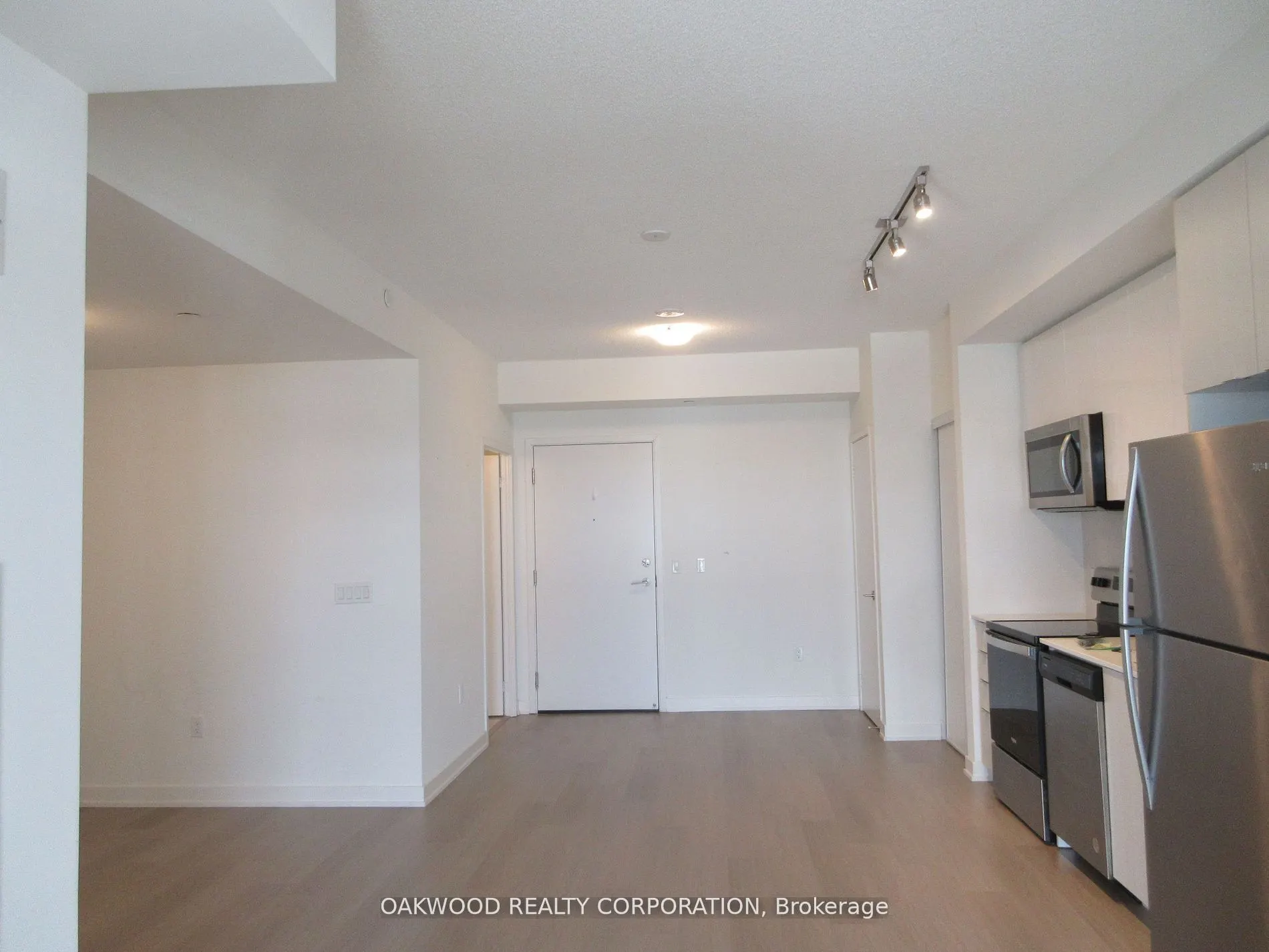 859 THE QUEENSWAY #512