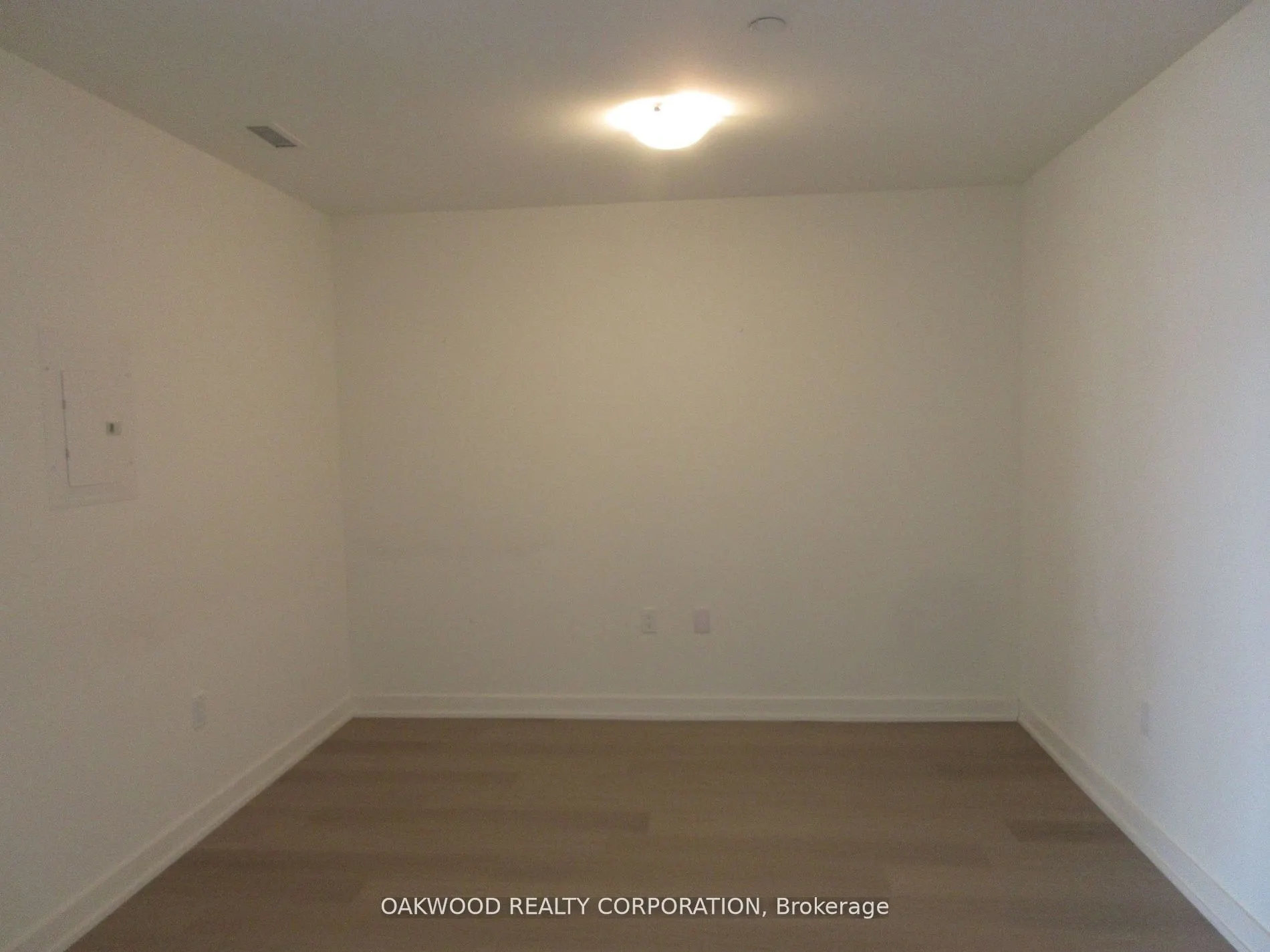 859 THE QUEENSWAY #512