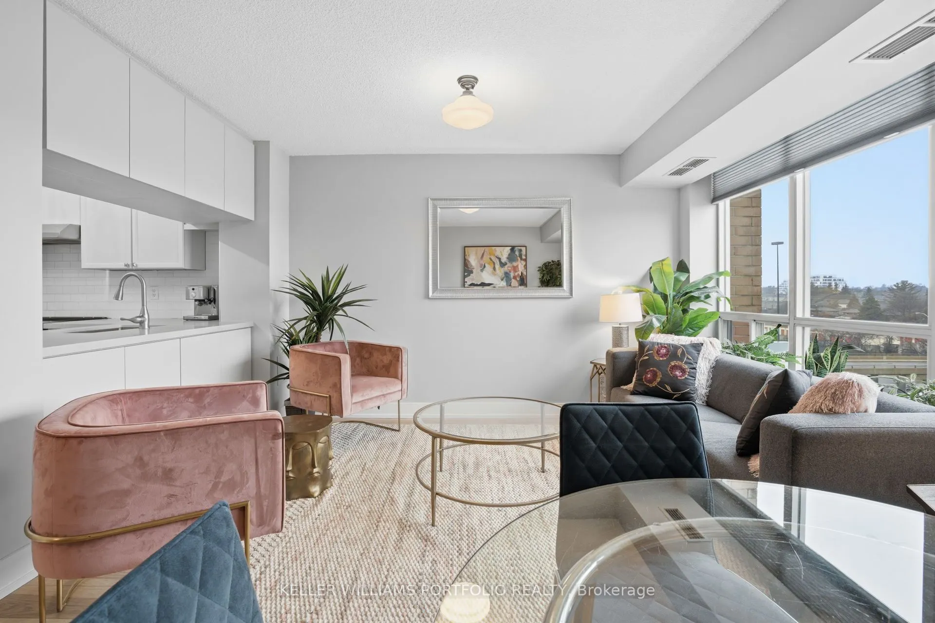 190 Manitoba Street #802