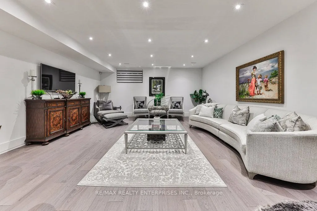 7B Iroquois Avenue