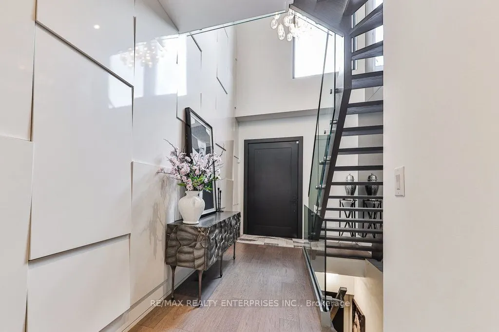 7B Iroquois Avenue