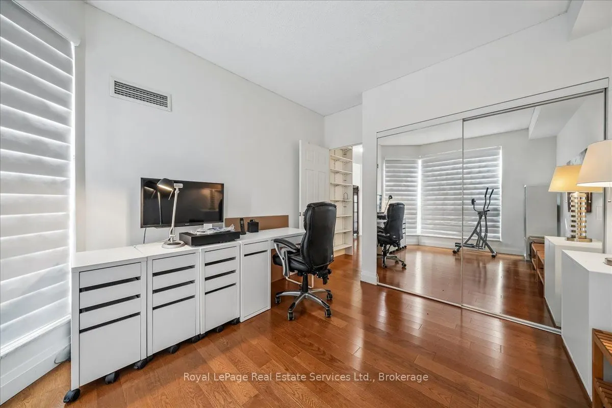 2511 Lakeshore Road W #405