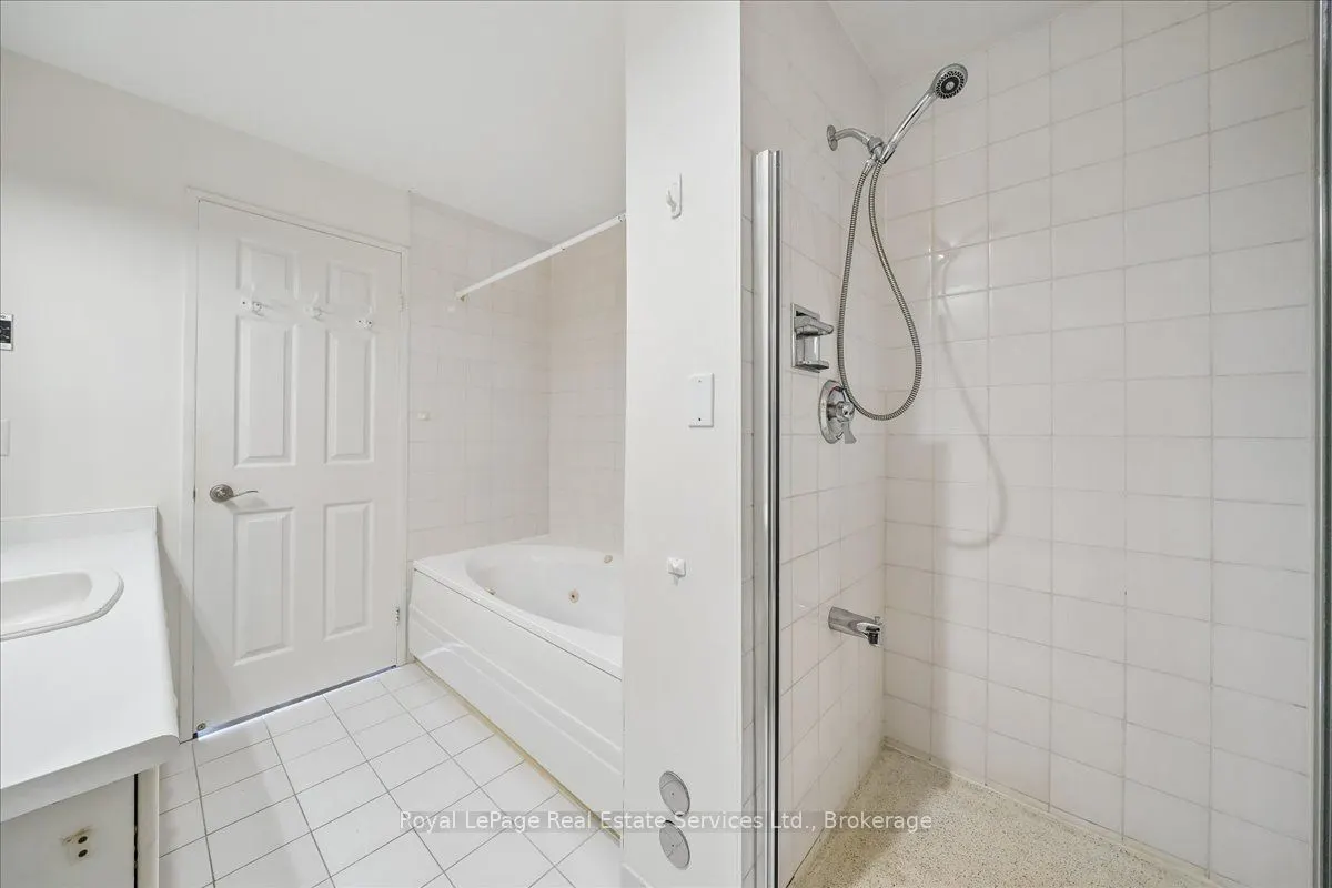 2511 Lakeshore Road W #405
