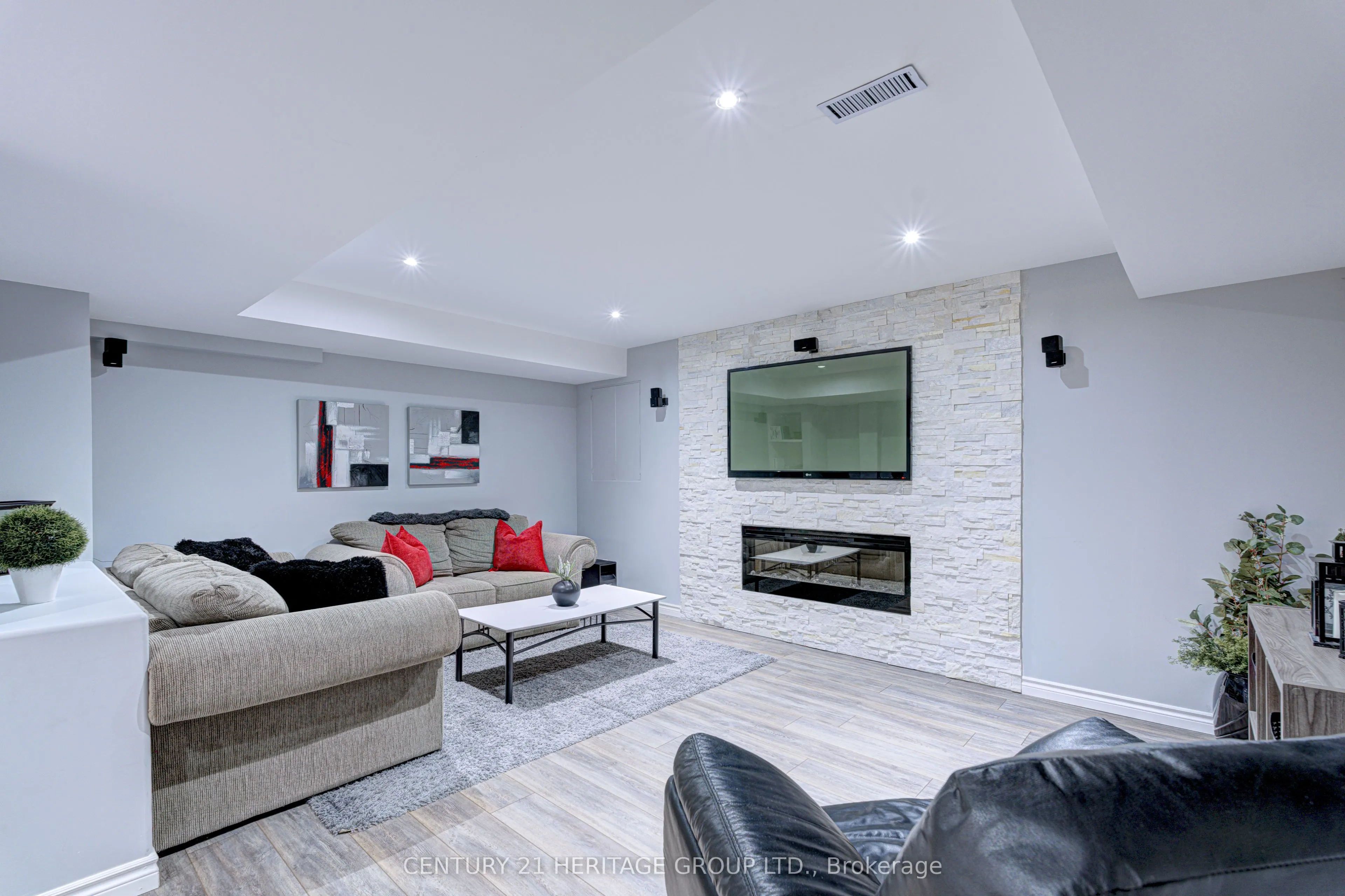 1406 Marshall Crescent