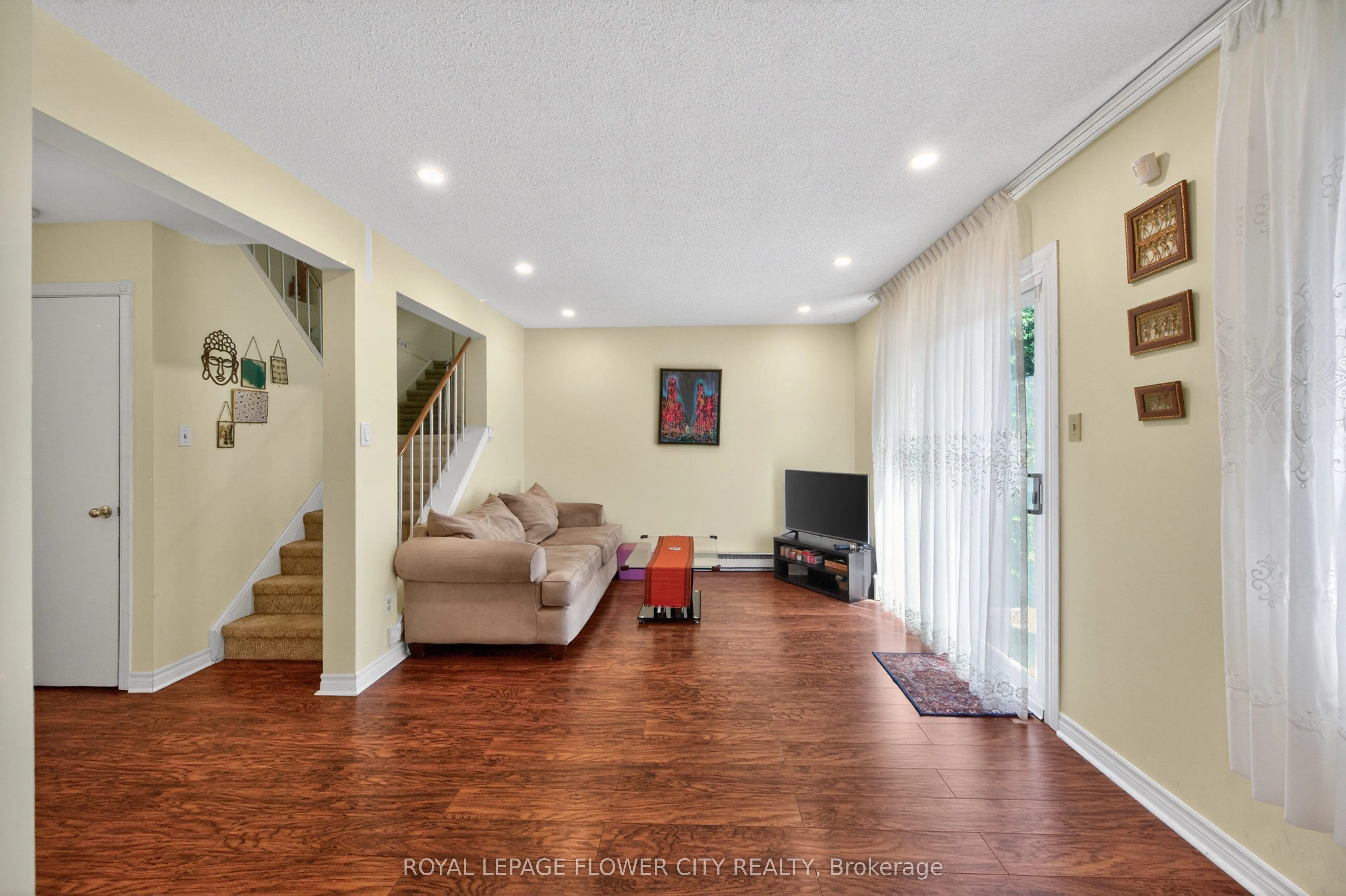 16 Gleneaden Court