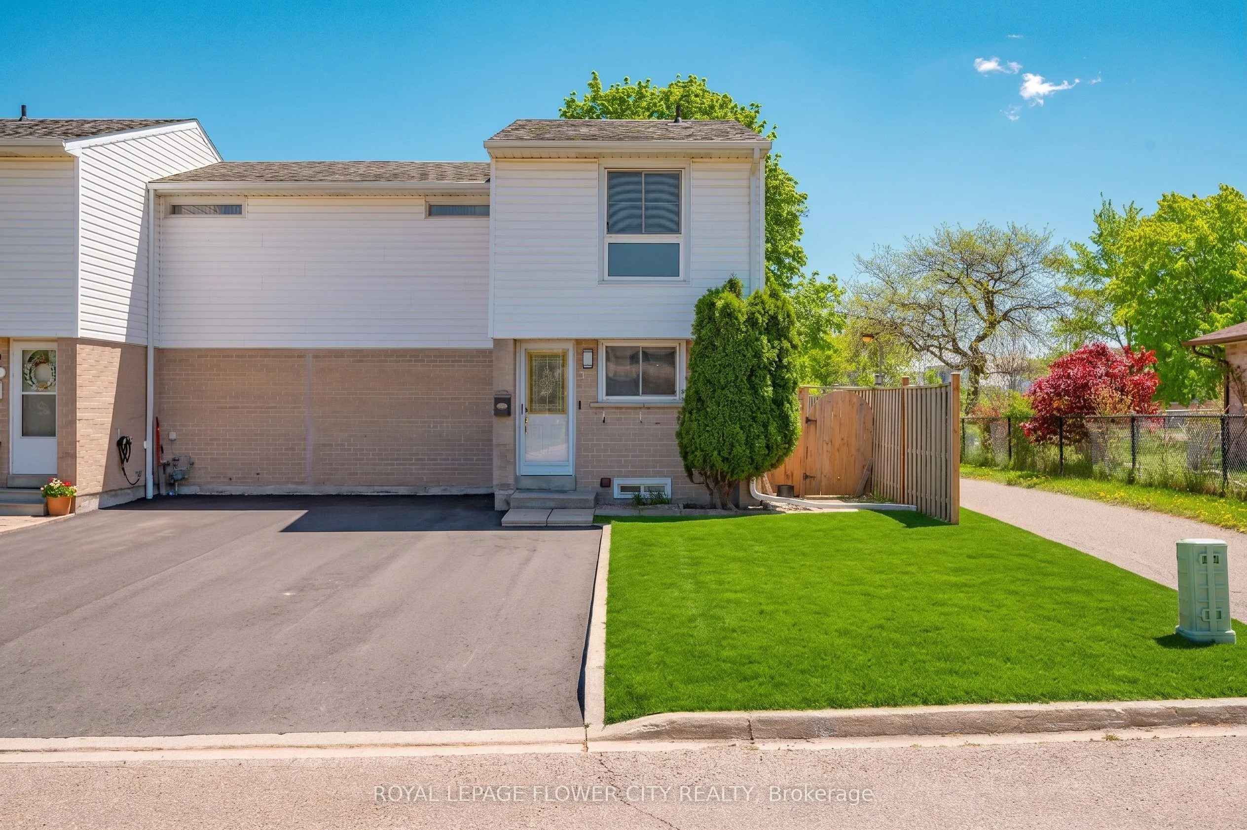 16 Gleneaden Court