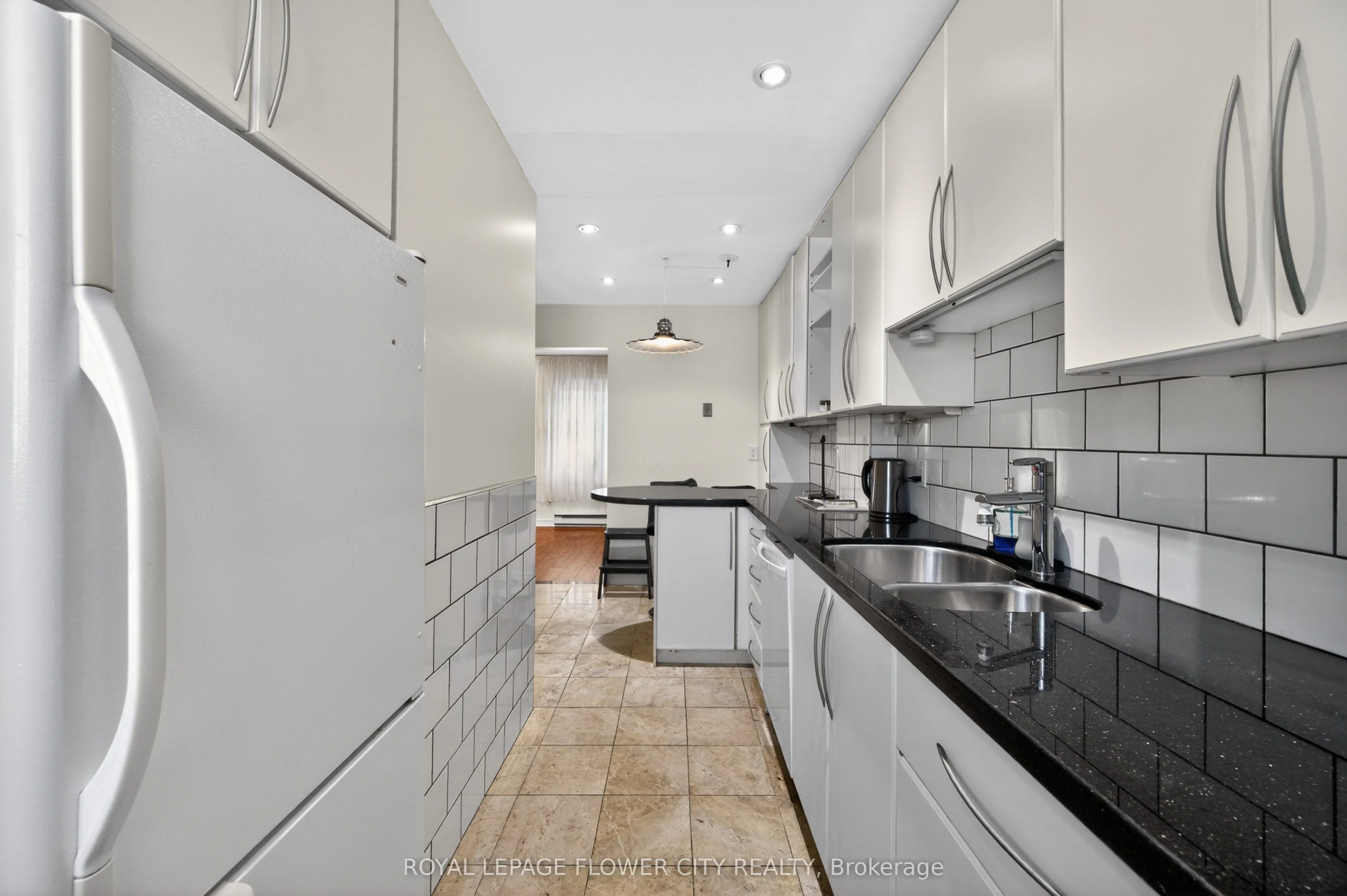16 Gleneaden Court