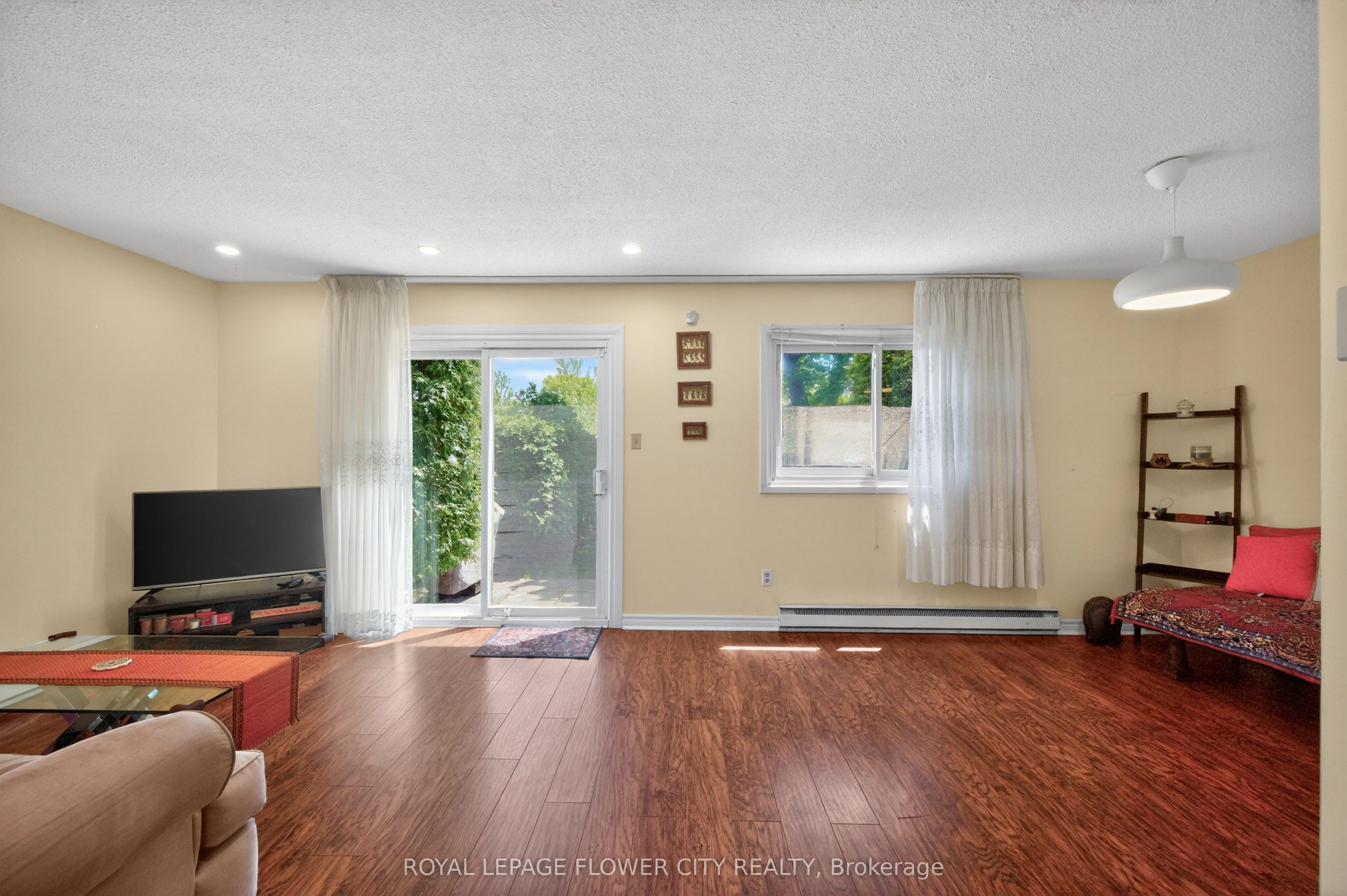 16 Gleneaden Court
