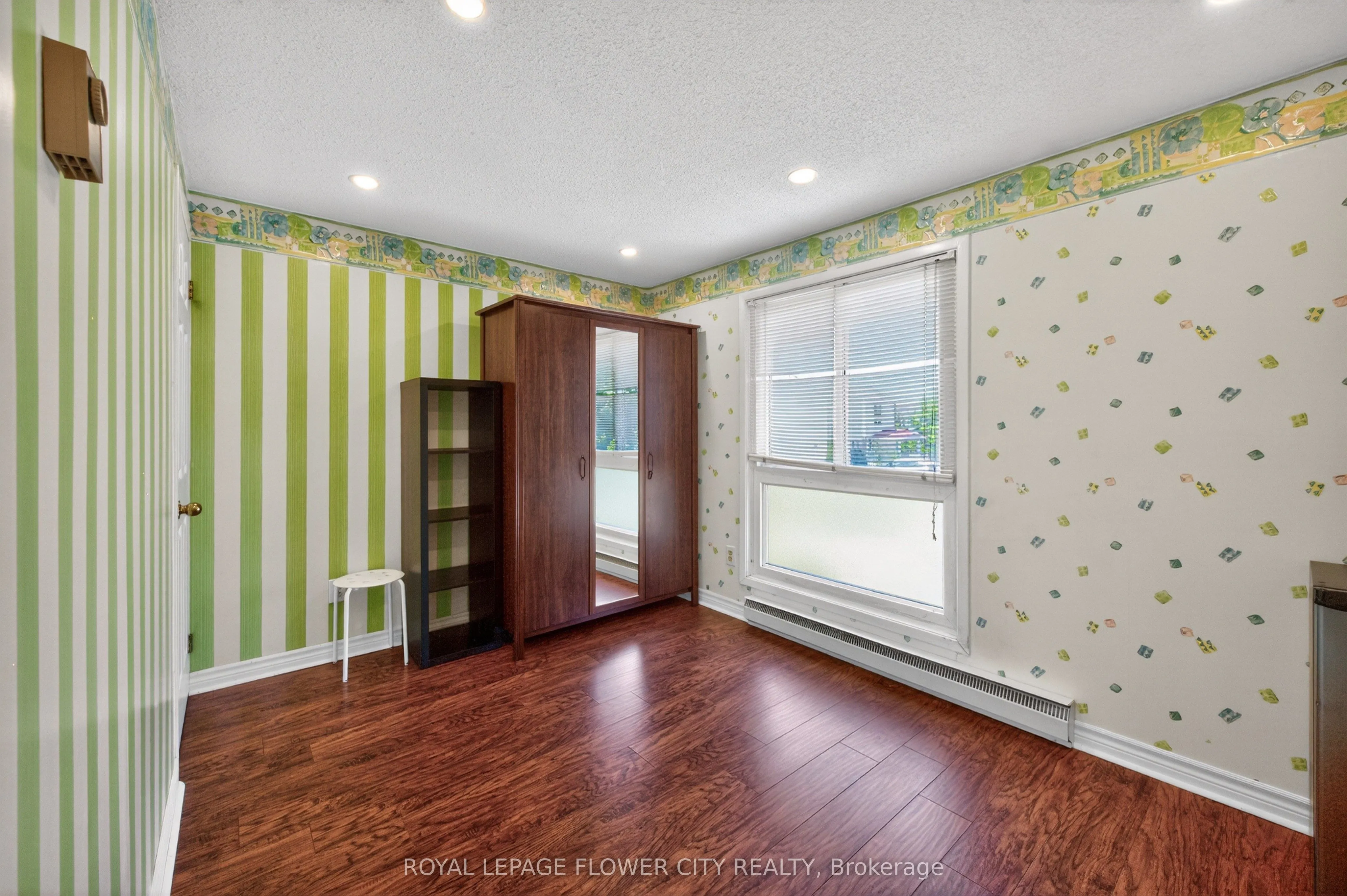 16 Gleneaden Court