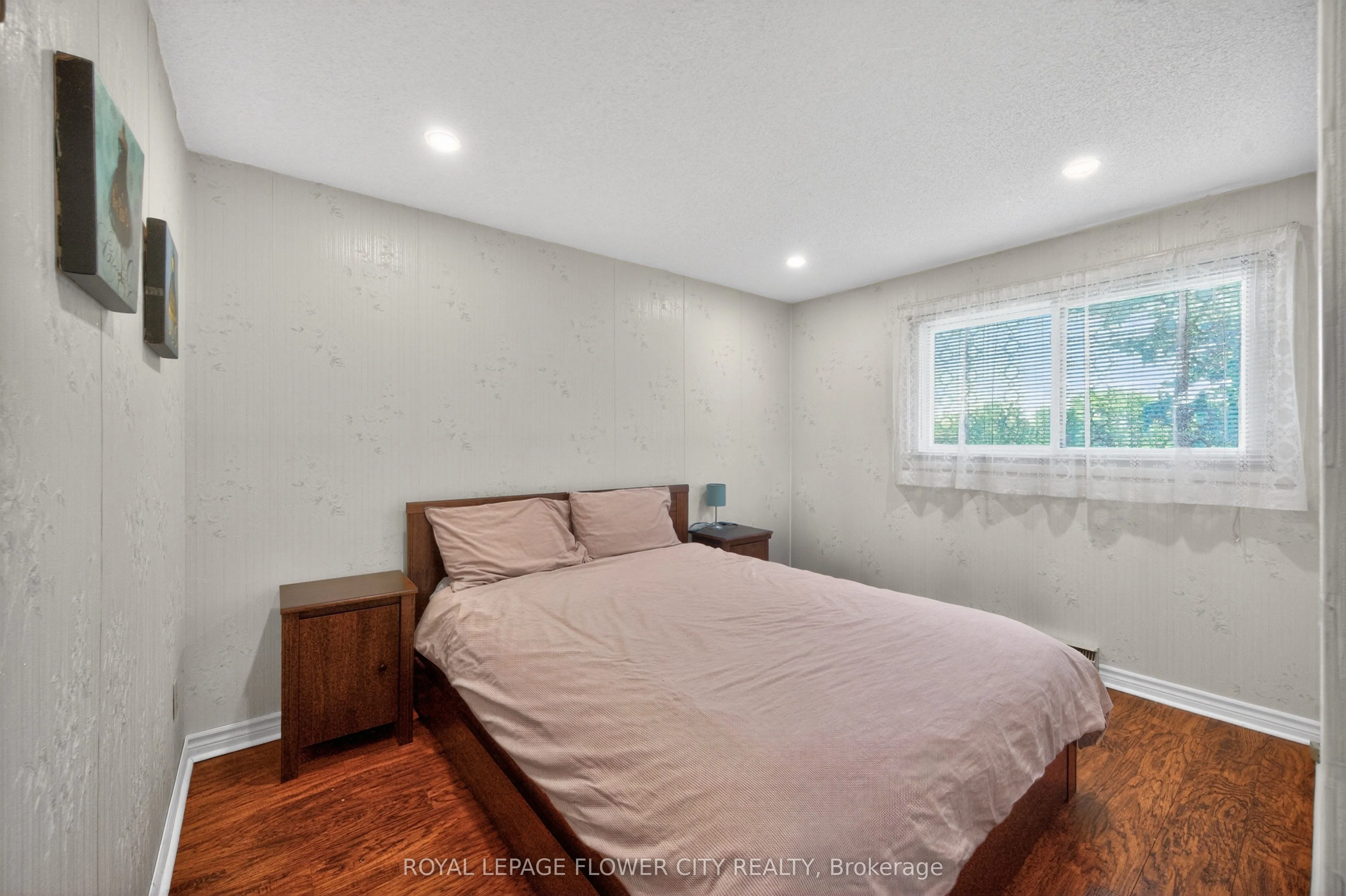 16 Gleneaden Court